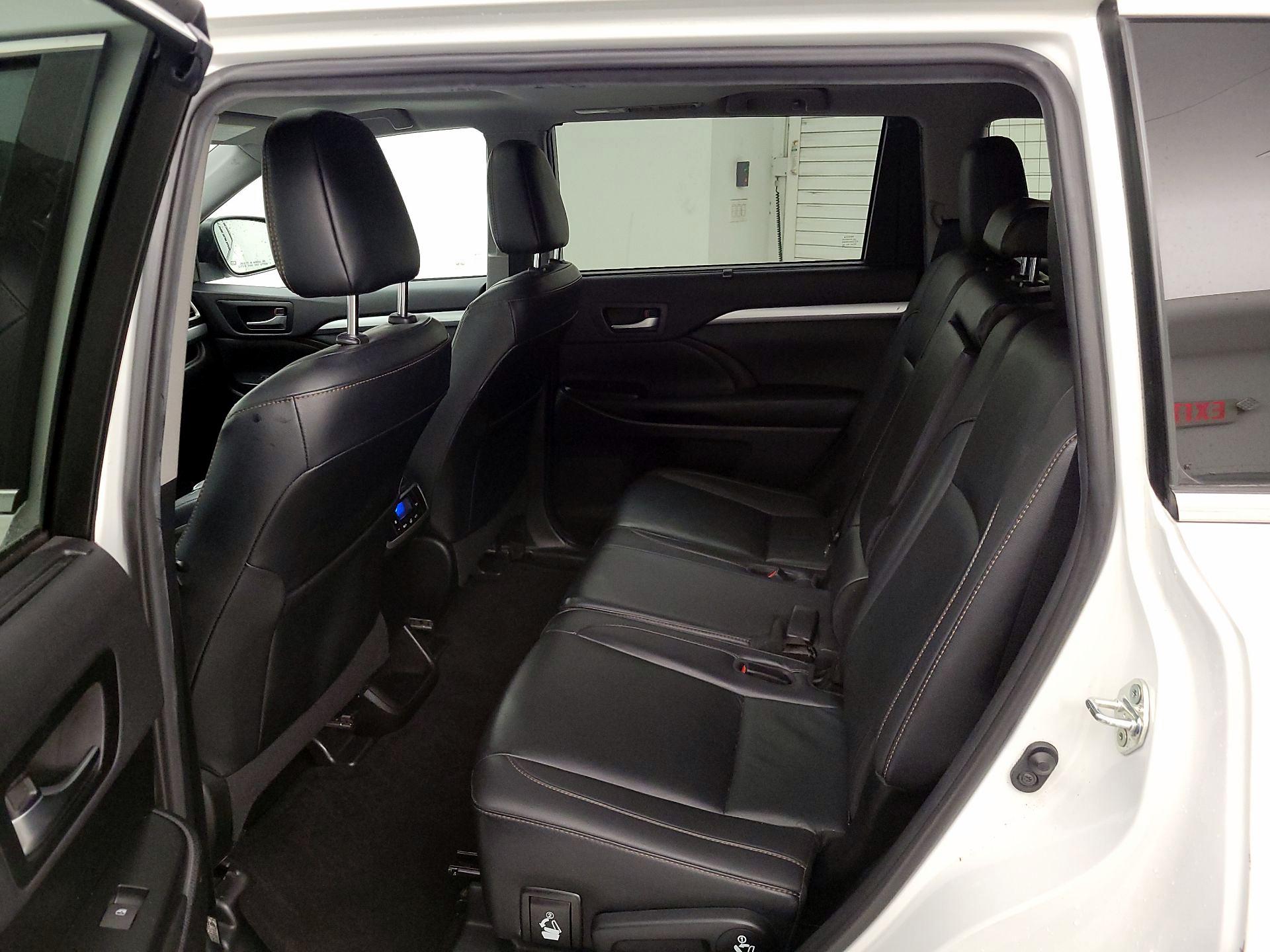 Thumbnail: 2019 Toyota Highlander - 20