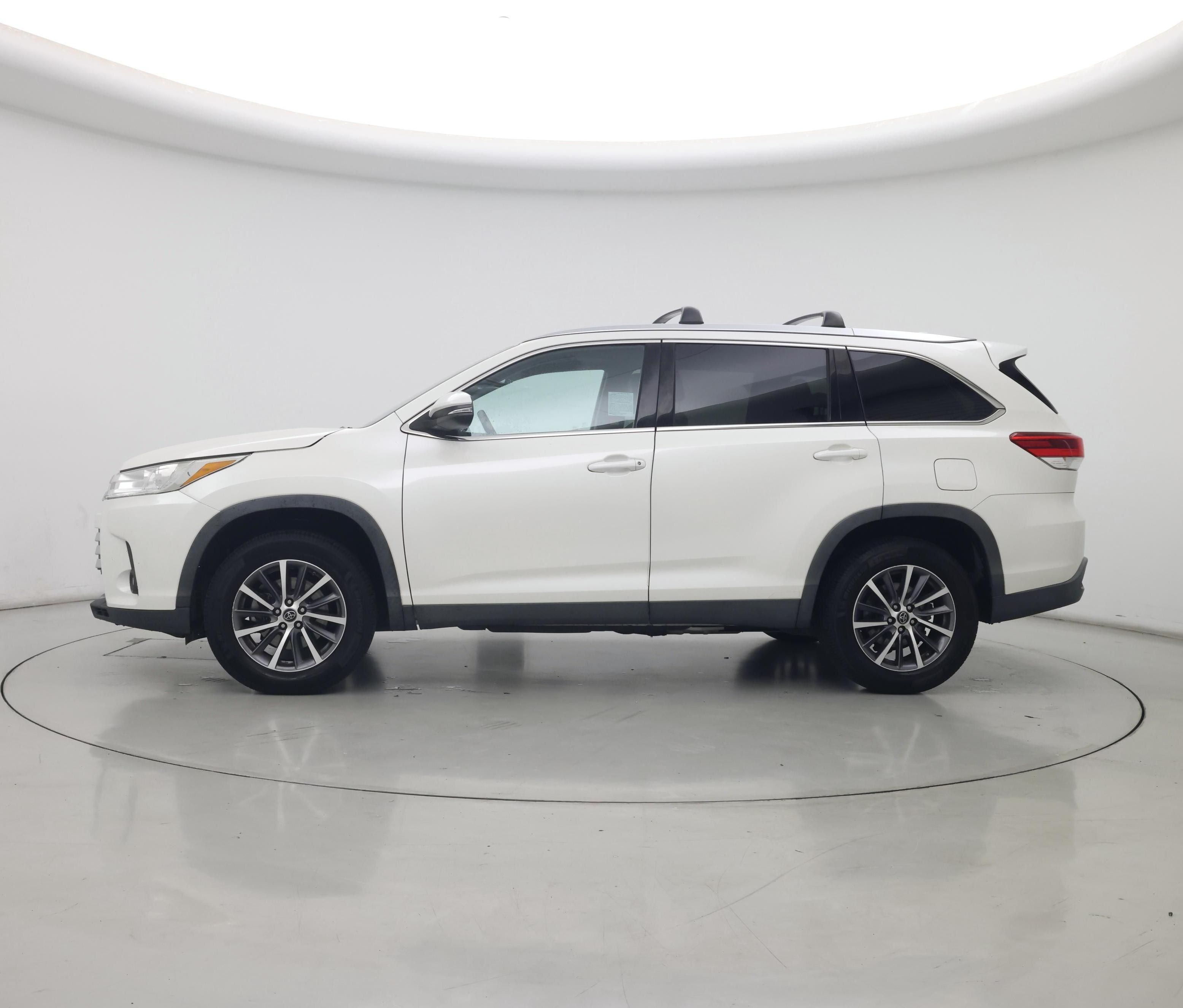 Thumbnail: 2019 Toyota Highlander - 3