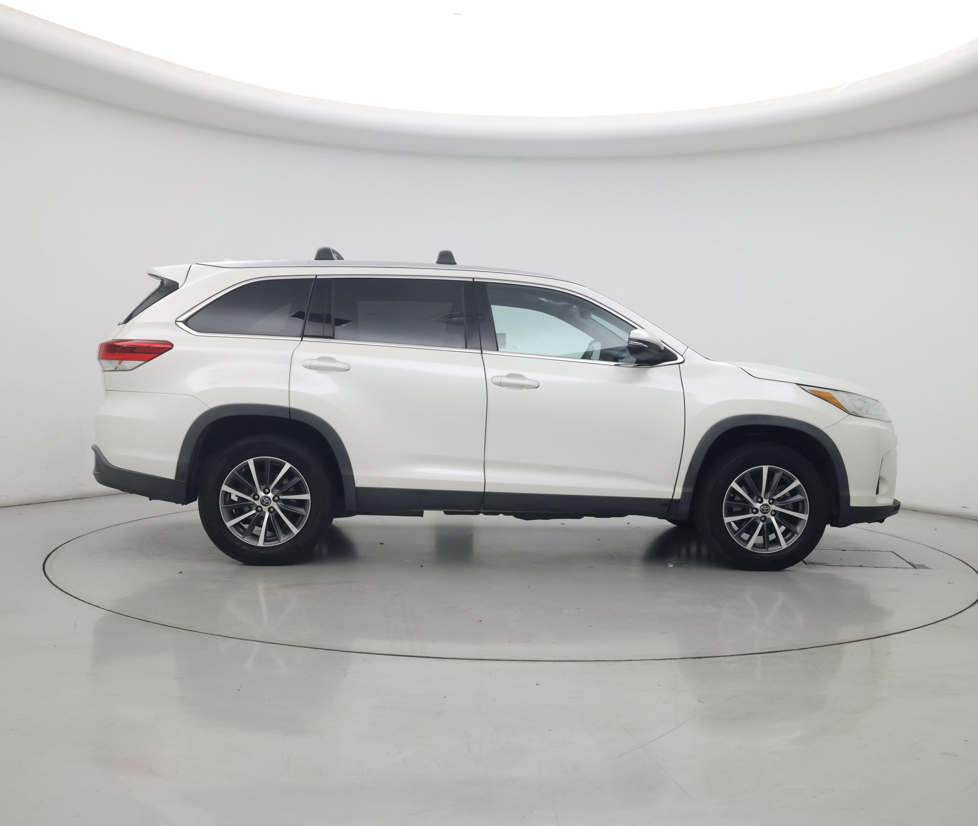 Thumbnail: 2019 Toyota Highlander - 7
