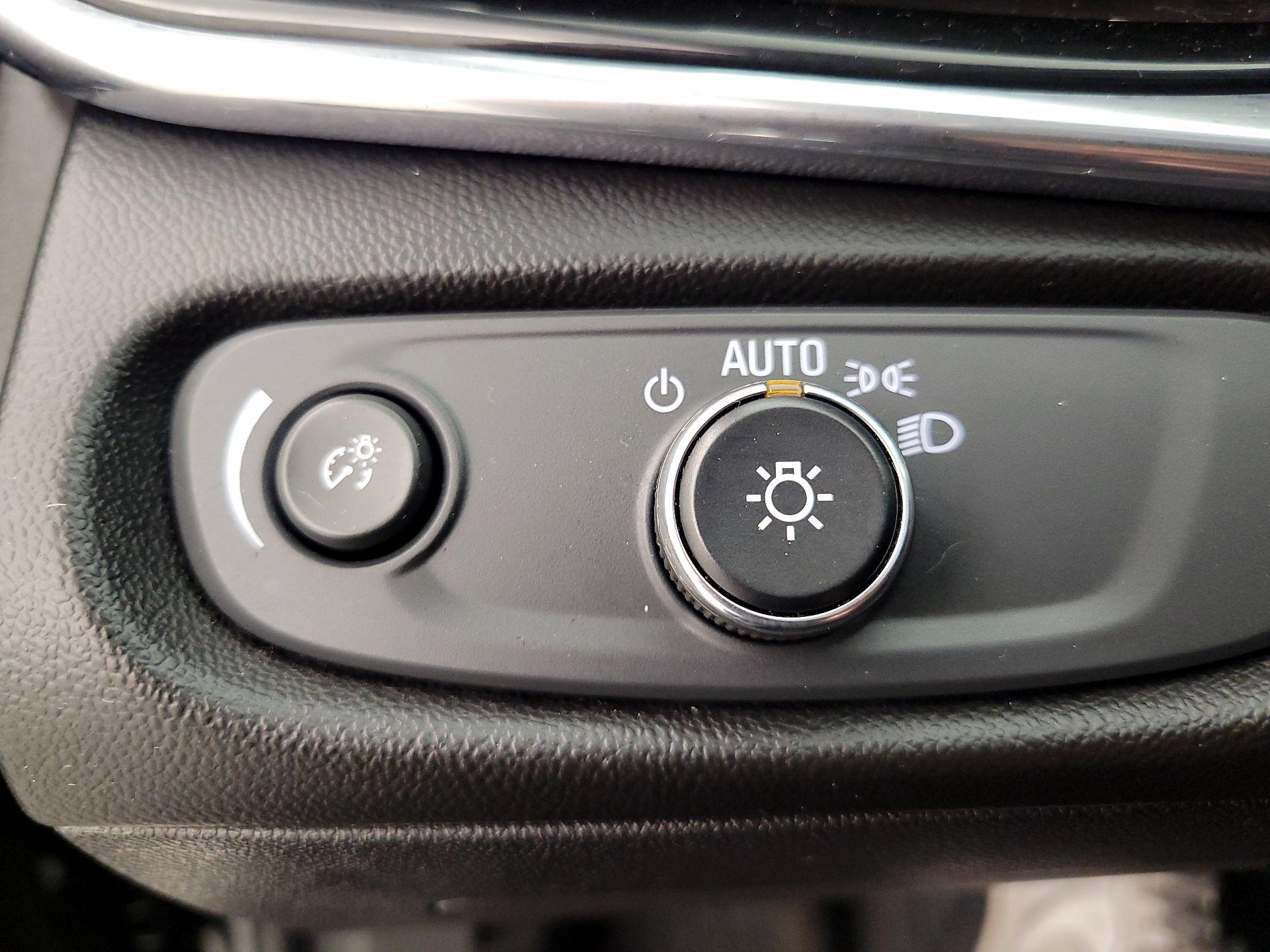 Thumbnail: 2016 Chevrolet Volt - 13