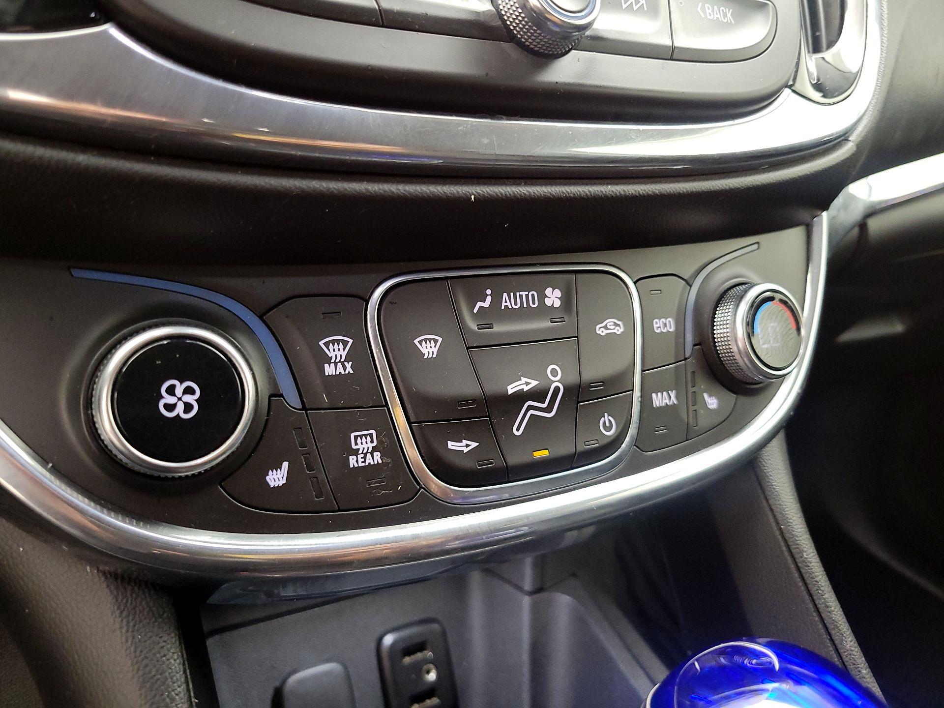 Thumbnail: 2016 Chevrolet Volt - 16