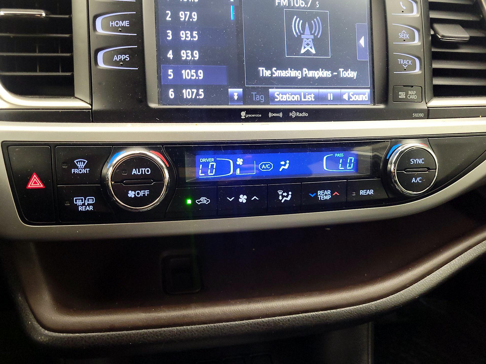 Thumbnail: 2019 Toyota Highlander - 16