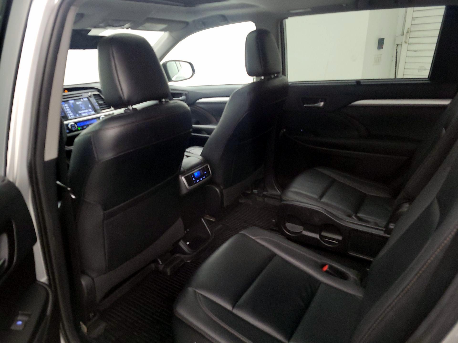 Thumbnail: 2019 Toyota Highlander - 20