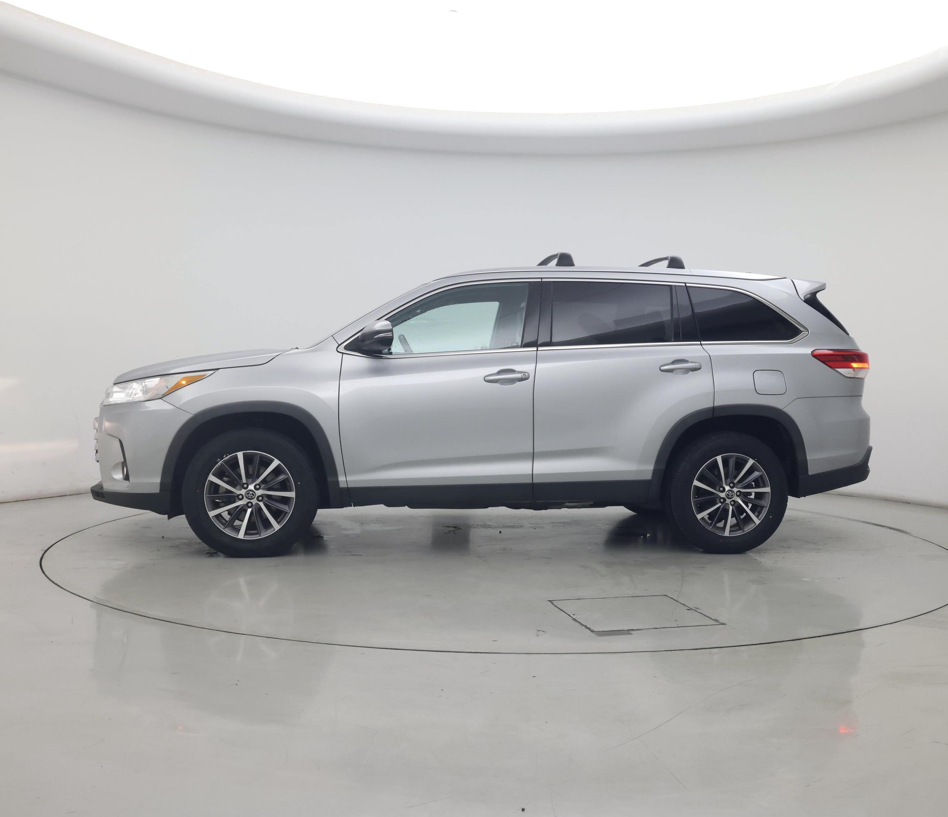 Thumbnail: 2019 Toyota Highlander - 3