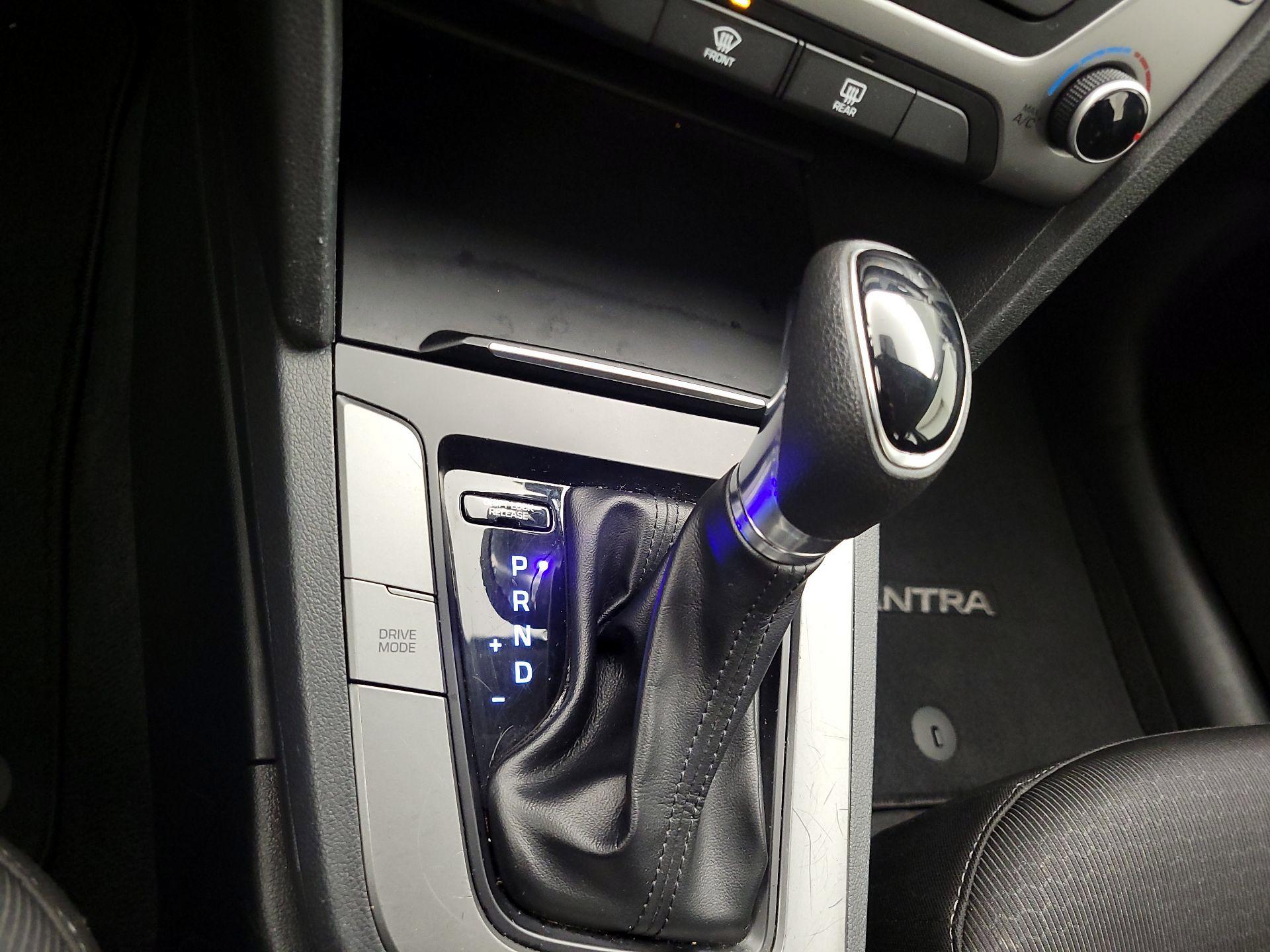 Thumbnail: 2018 Hyundai Elantra - 17