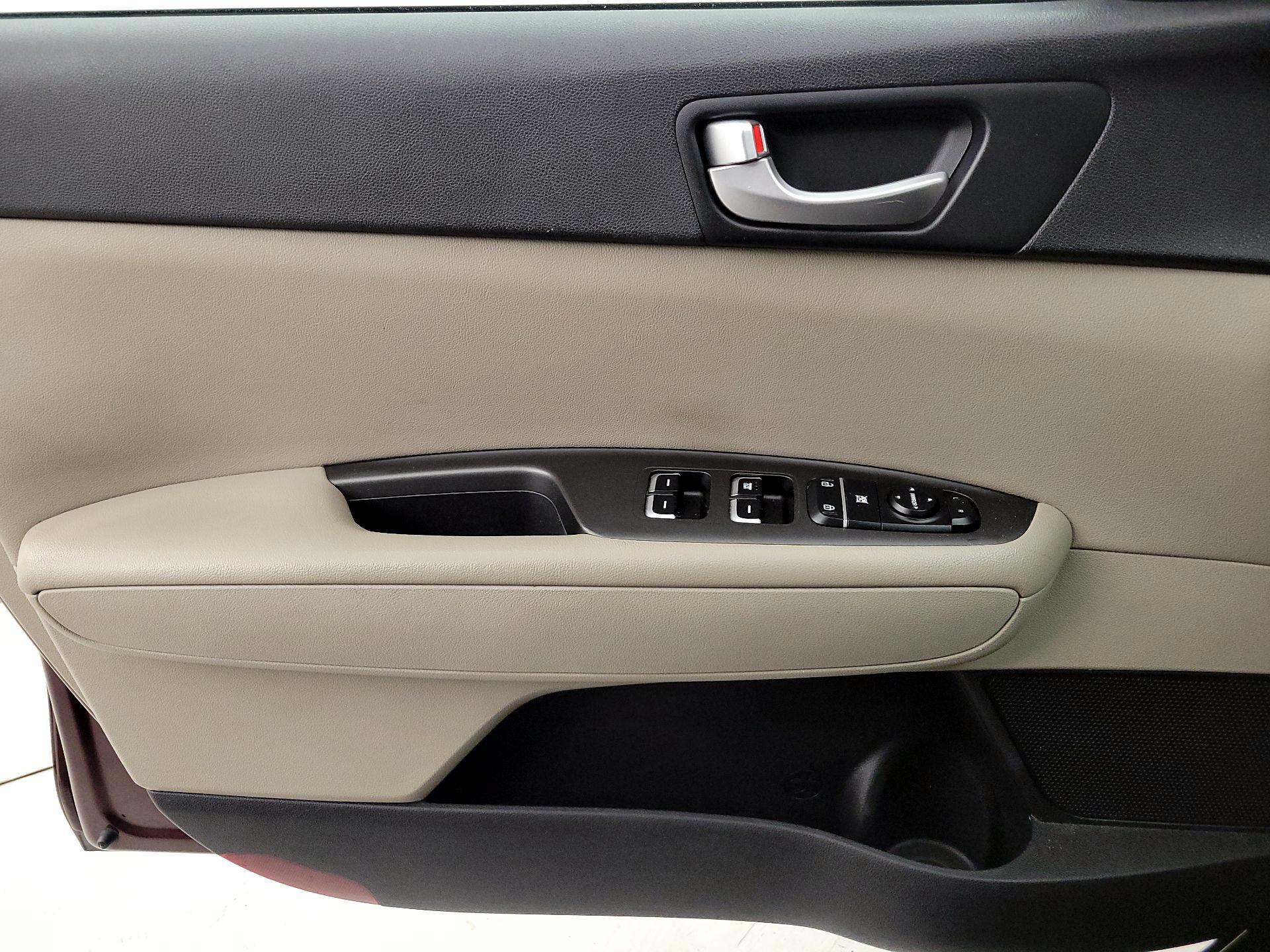 Thumbnail: 2016 Kia Optima - 12
