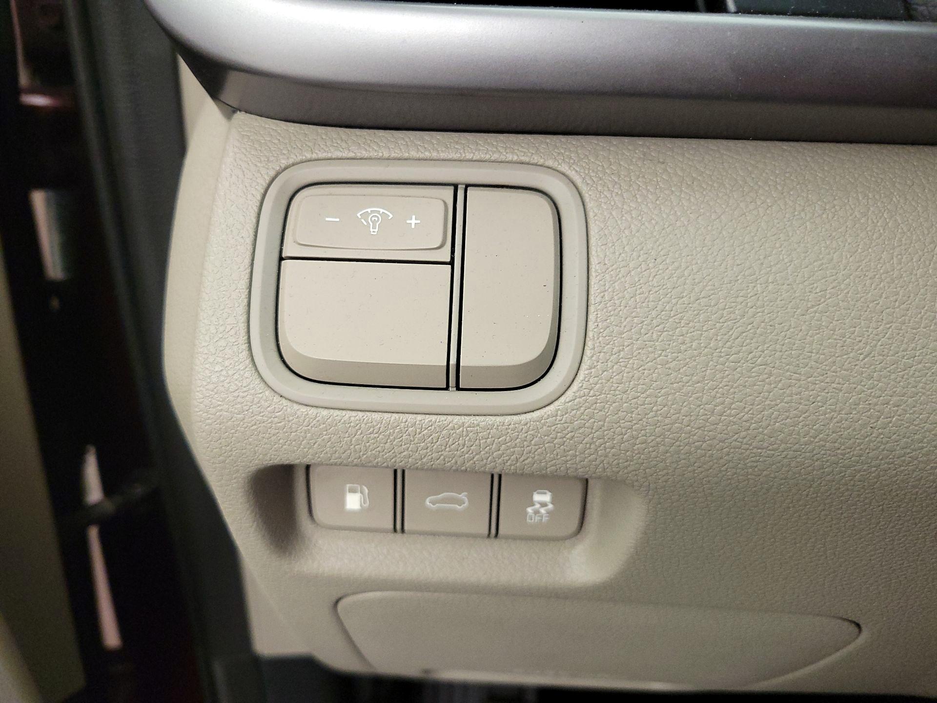 Thumbnail: 2016 Kia Optima - 13