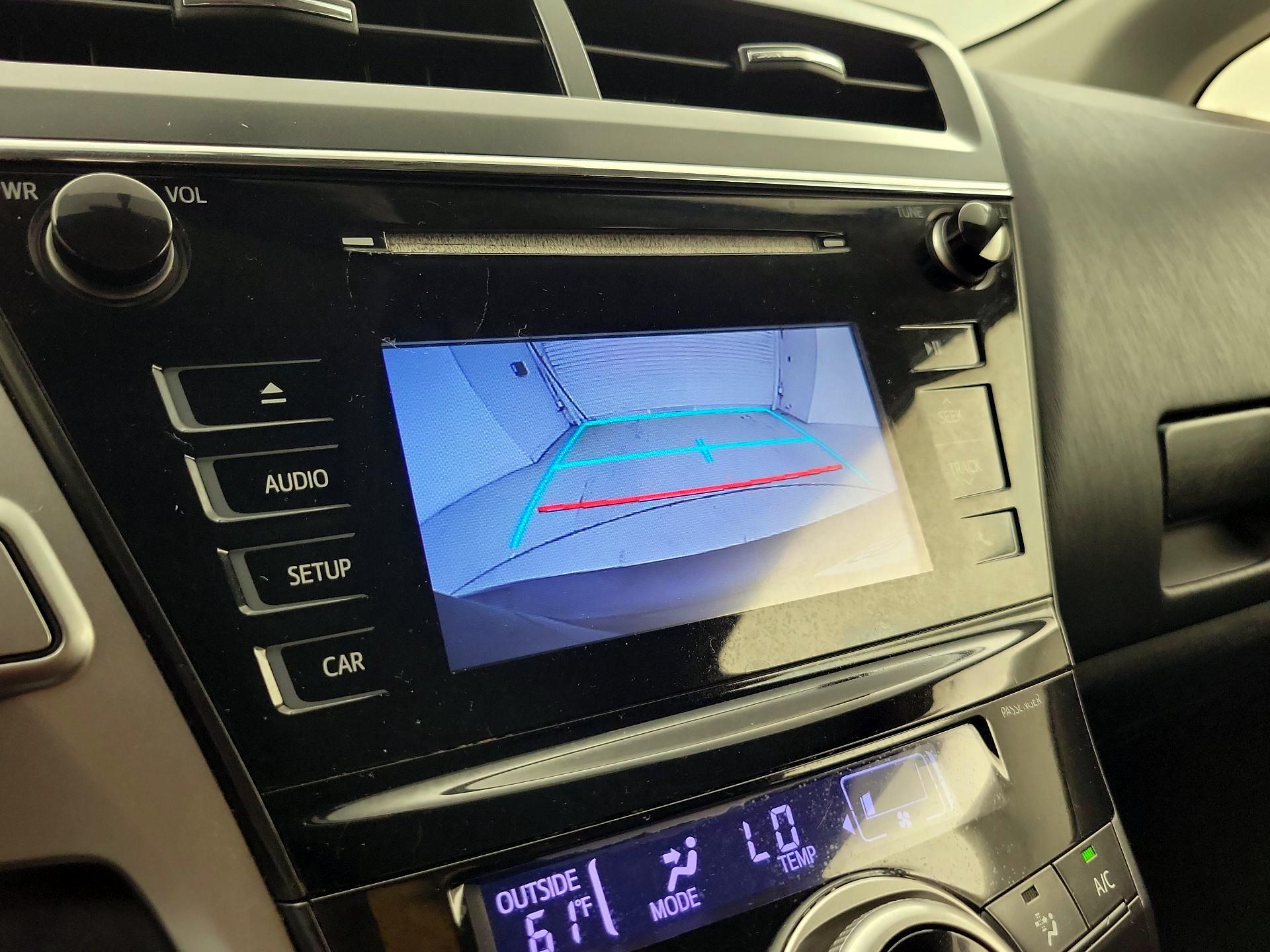 Thumbnail: 2017 Toyota Prius v - 14