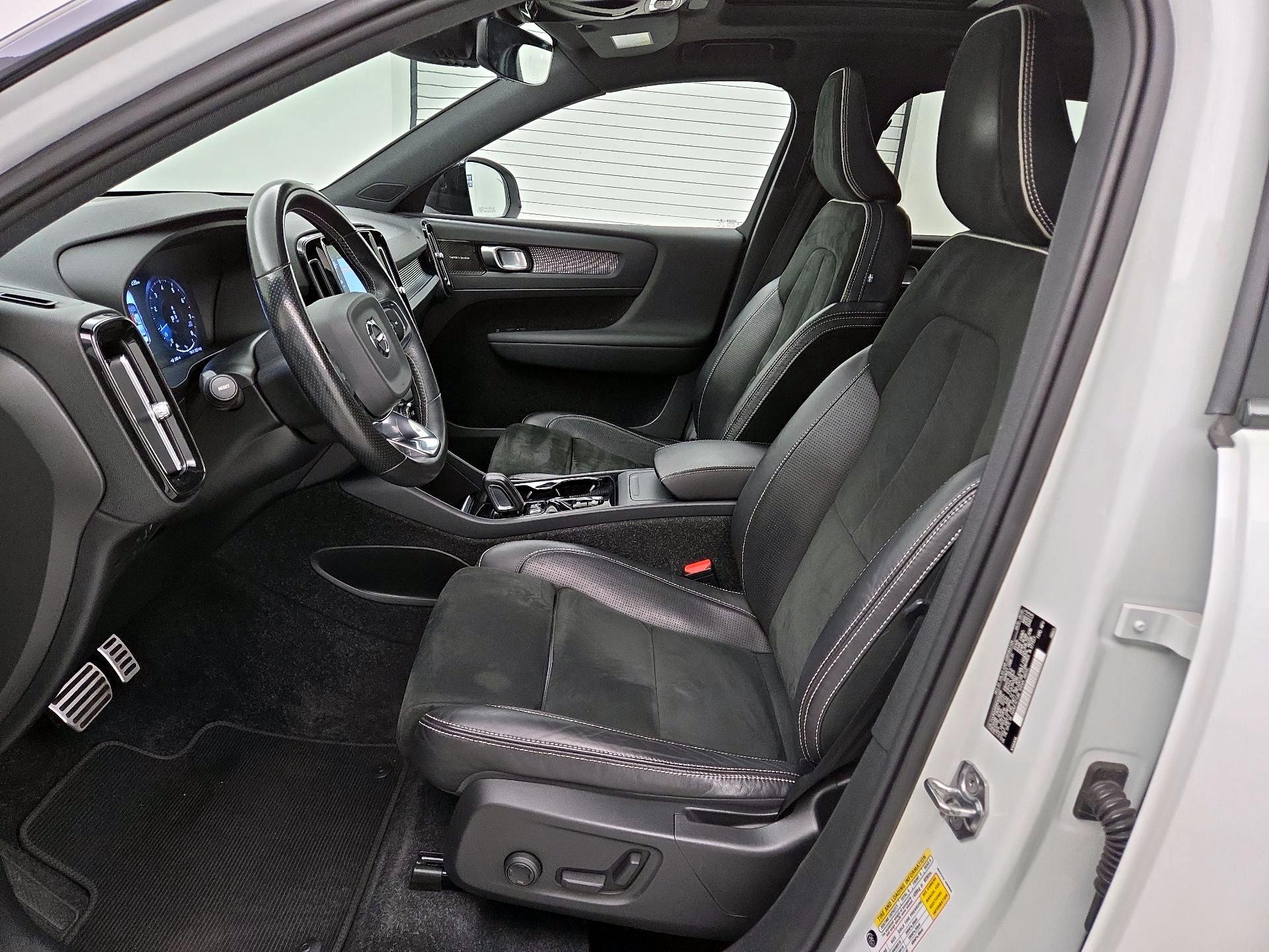 Thumbnail: 2021 Volvo XC40 - 11