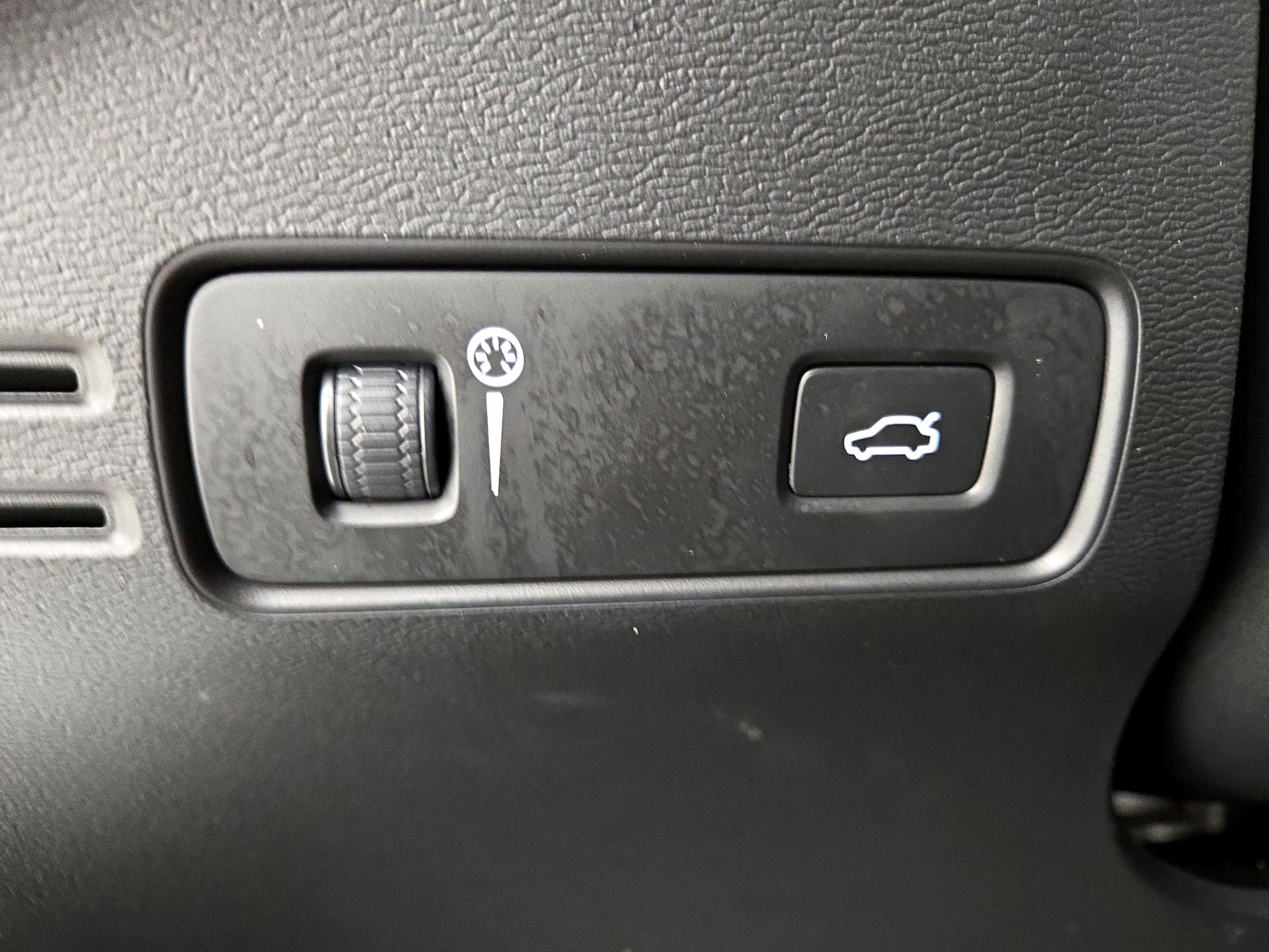 Thumbnail: 2021 Volvo XC40 - 13