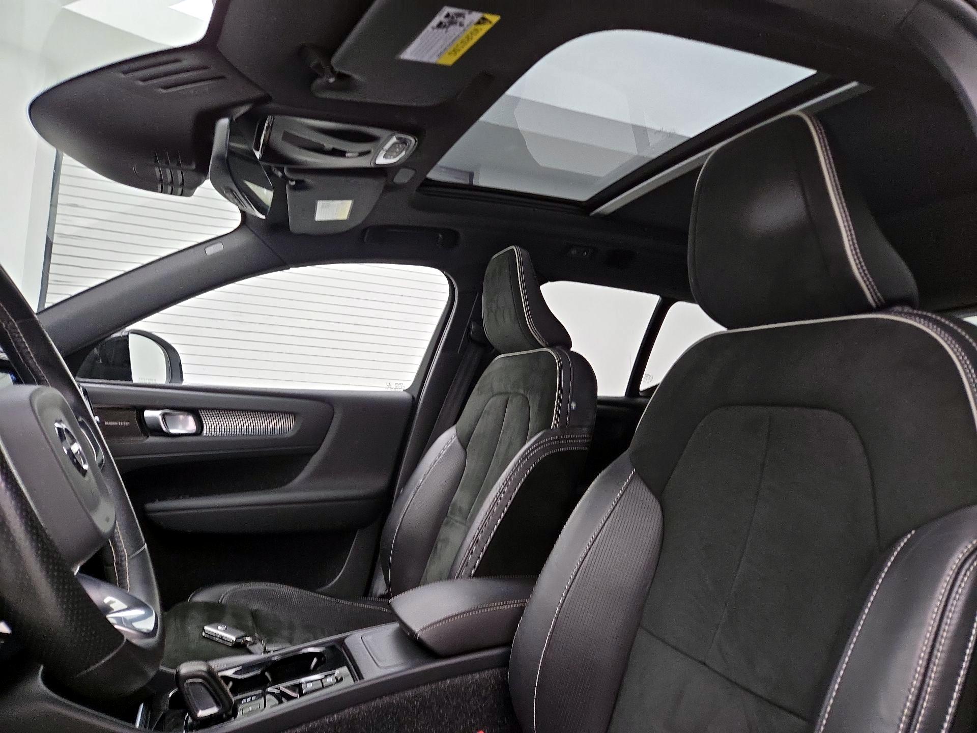 Thumbnail: 2021 Volvo XC40 - 20