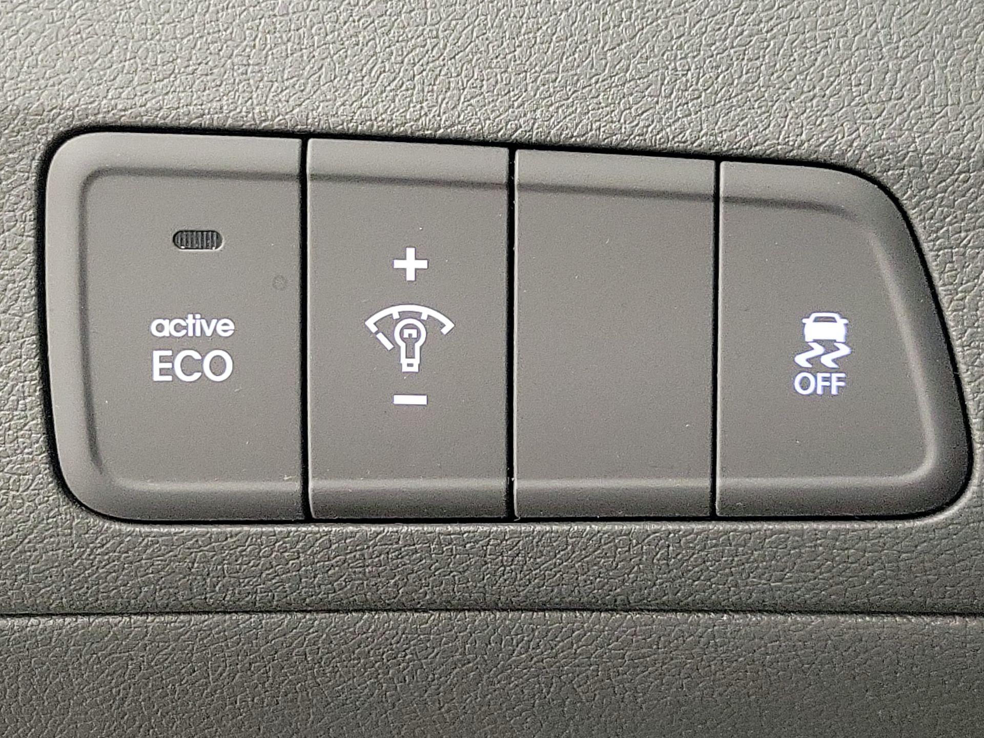 Thumbnail: 2015 Hyundai Elantra - 13