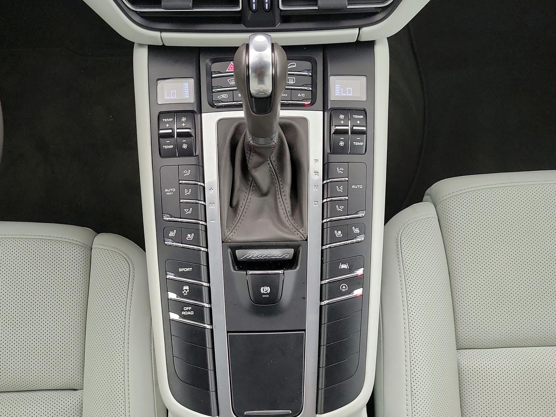 Thumbnail: 2021 Porsche Macan - 18
