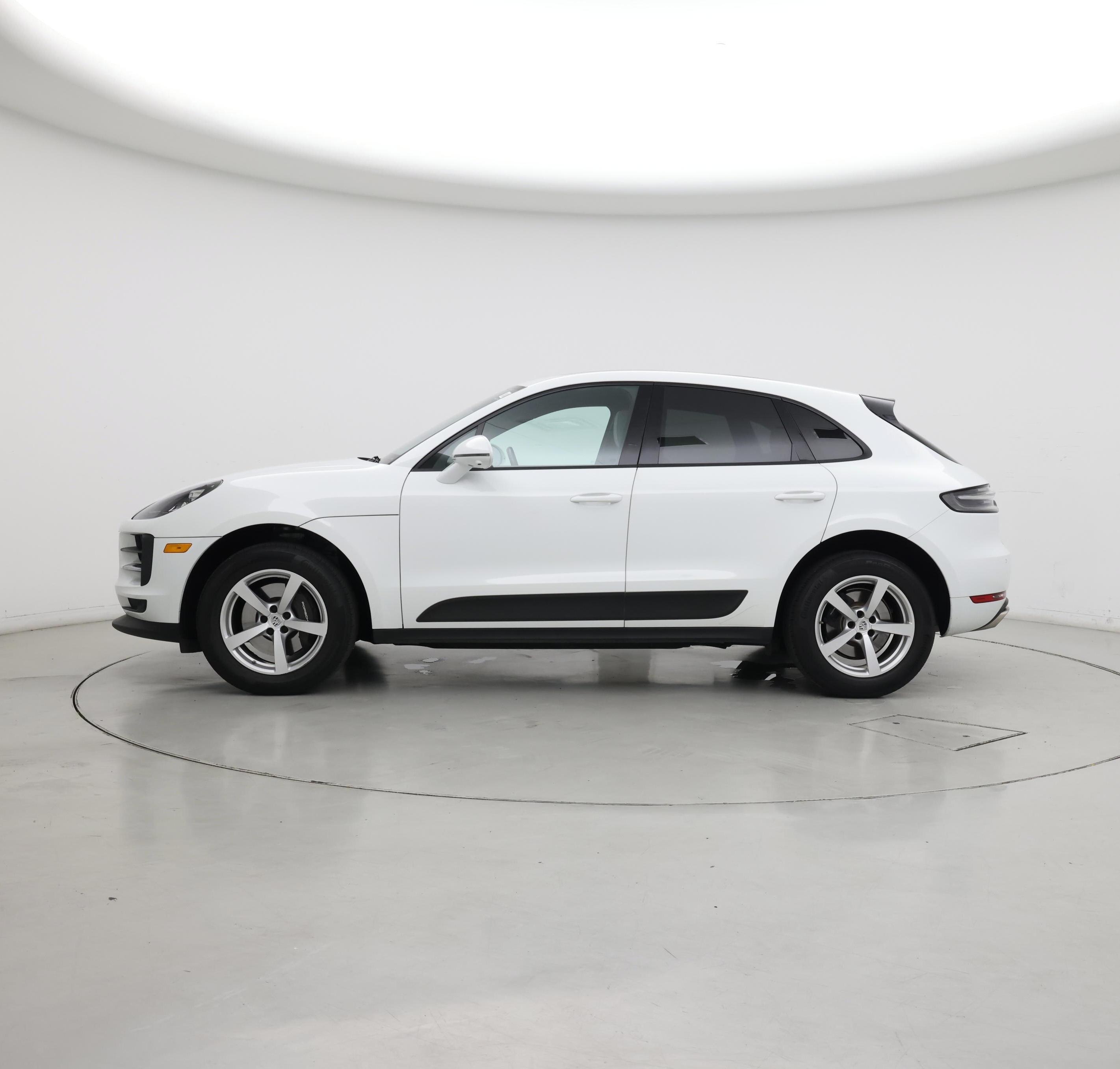 Thumbnail: 2021 Porsche Macan - 3