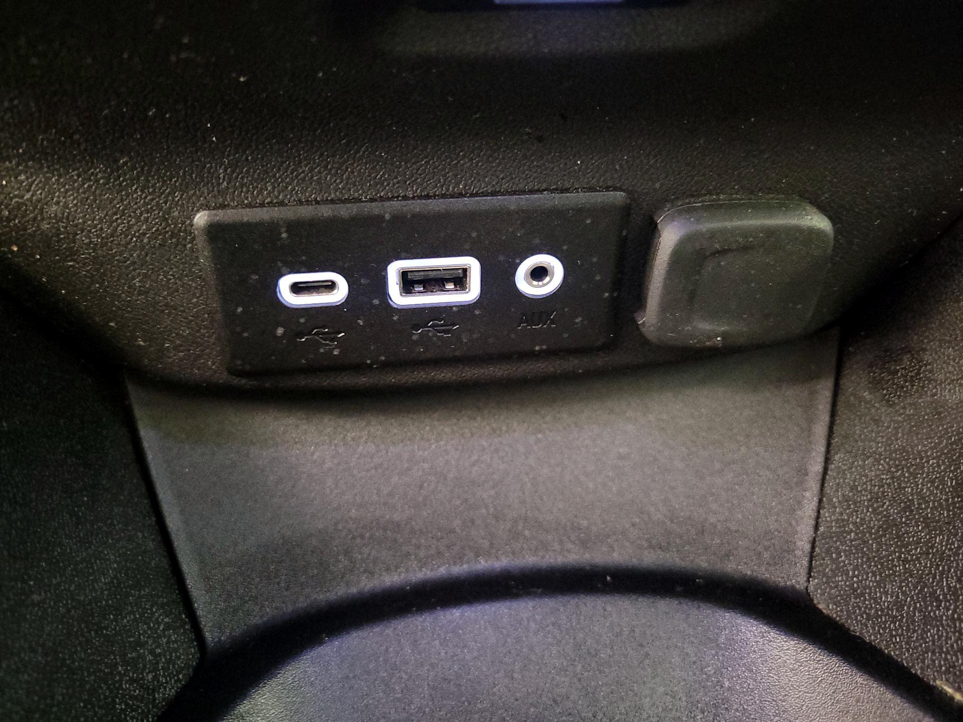 Thumbnail: 2023 Chevrolet Malibu - 18