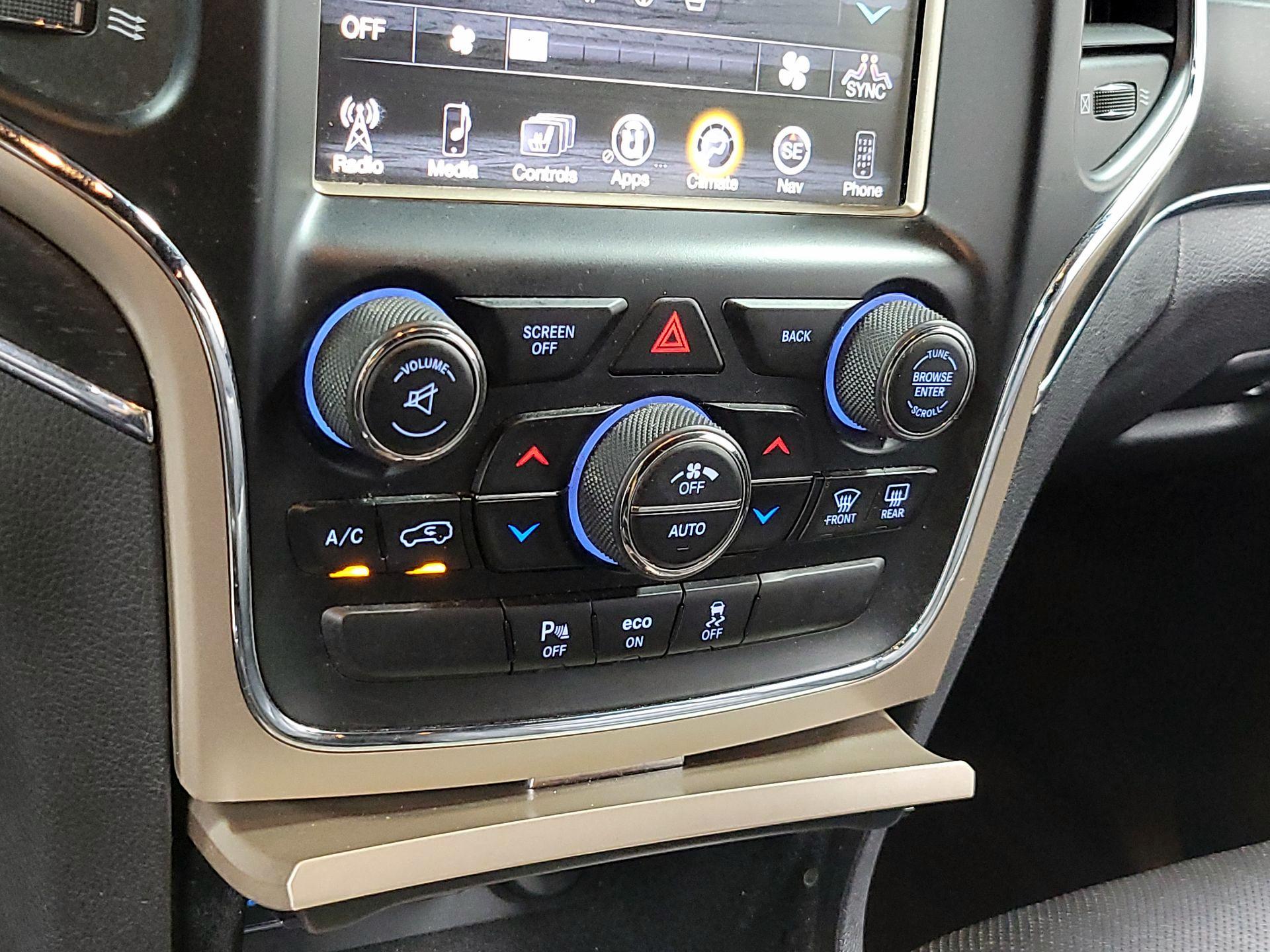 Thumbnail: 2015 Jeep Grand Cherokee - 15