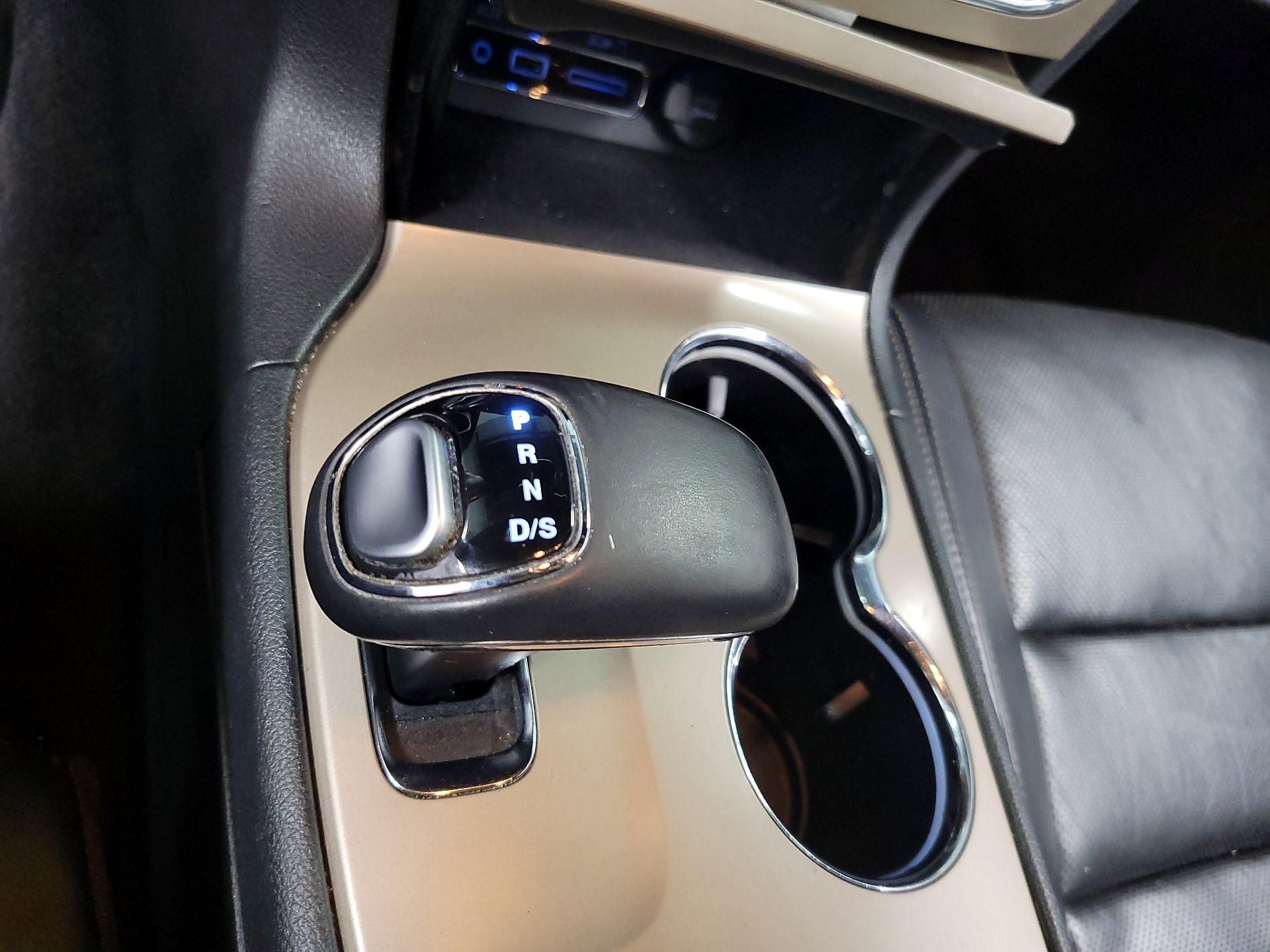 Thumbnail: 2015 Jeep Grand Cherokee - 16