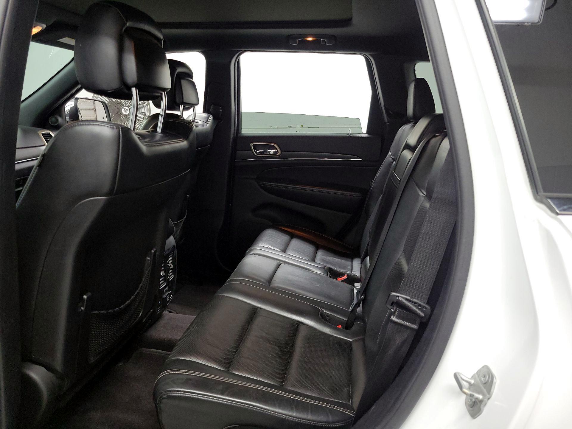 Thumbnail: 2015 Jeep Grand Cherokee - 17