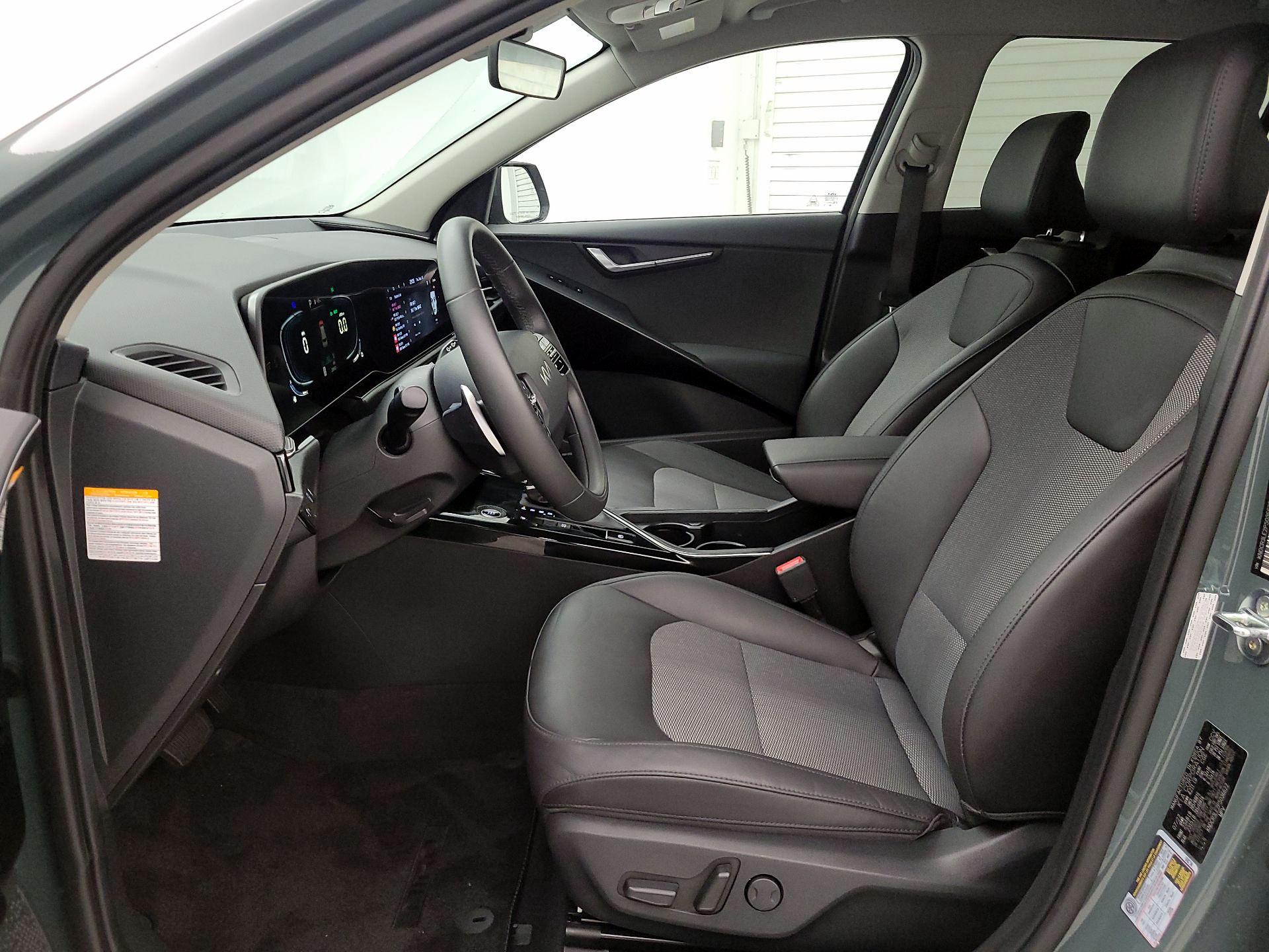 Thumbnail: 2023 Kia Niro - 11