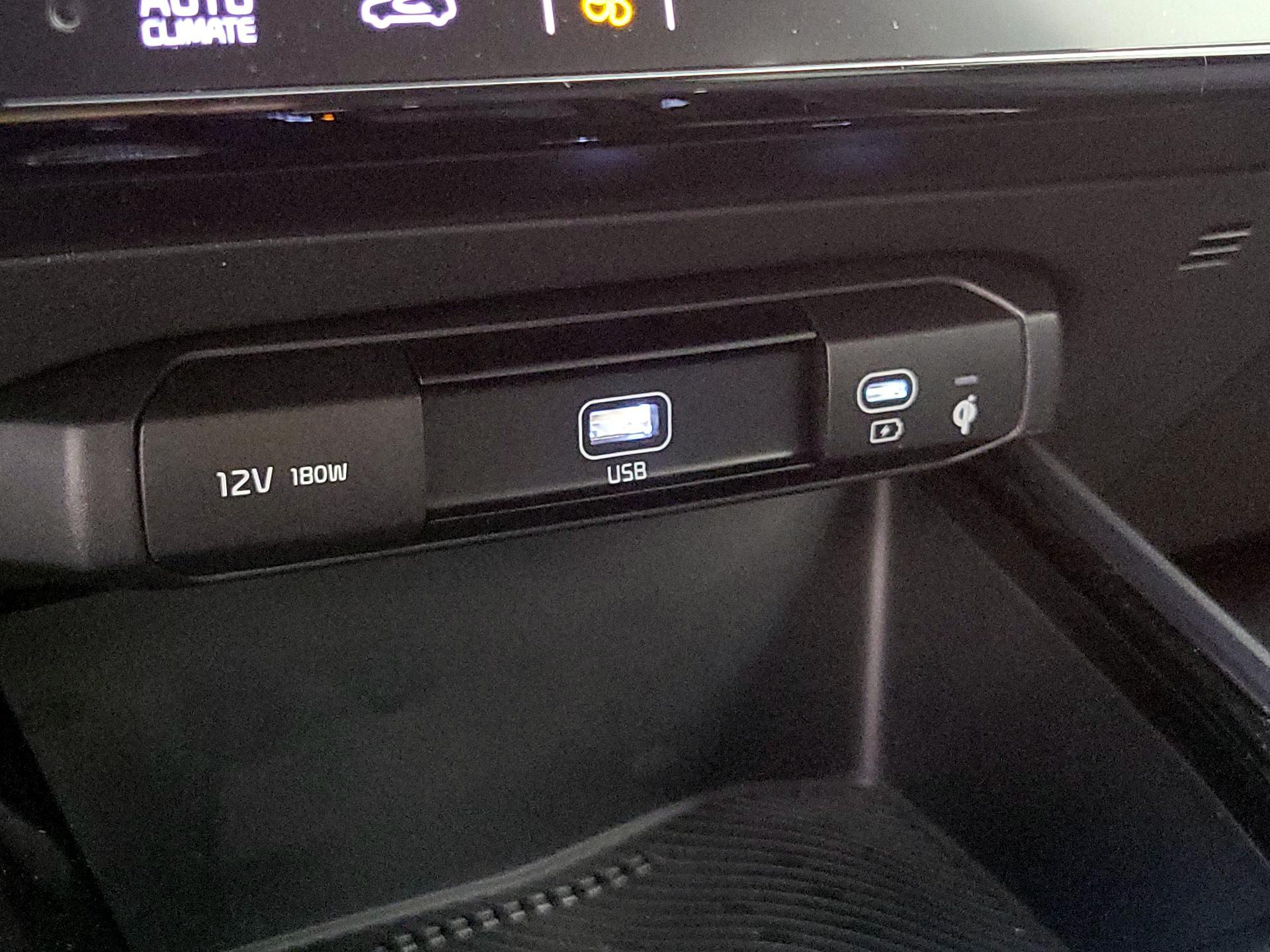 Thumbnail: 2023 Kia Niro - 18