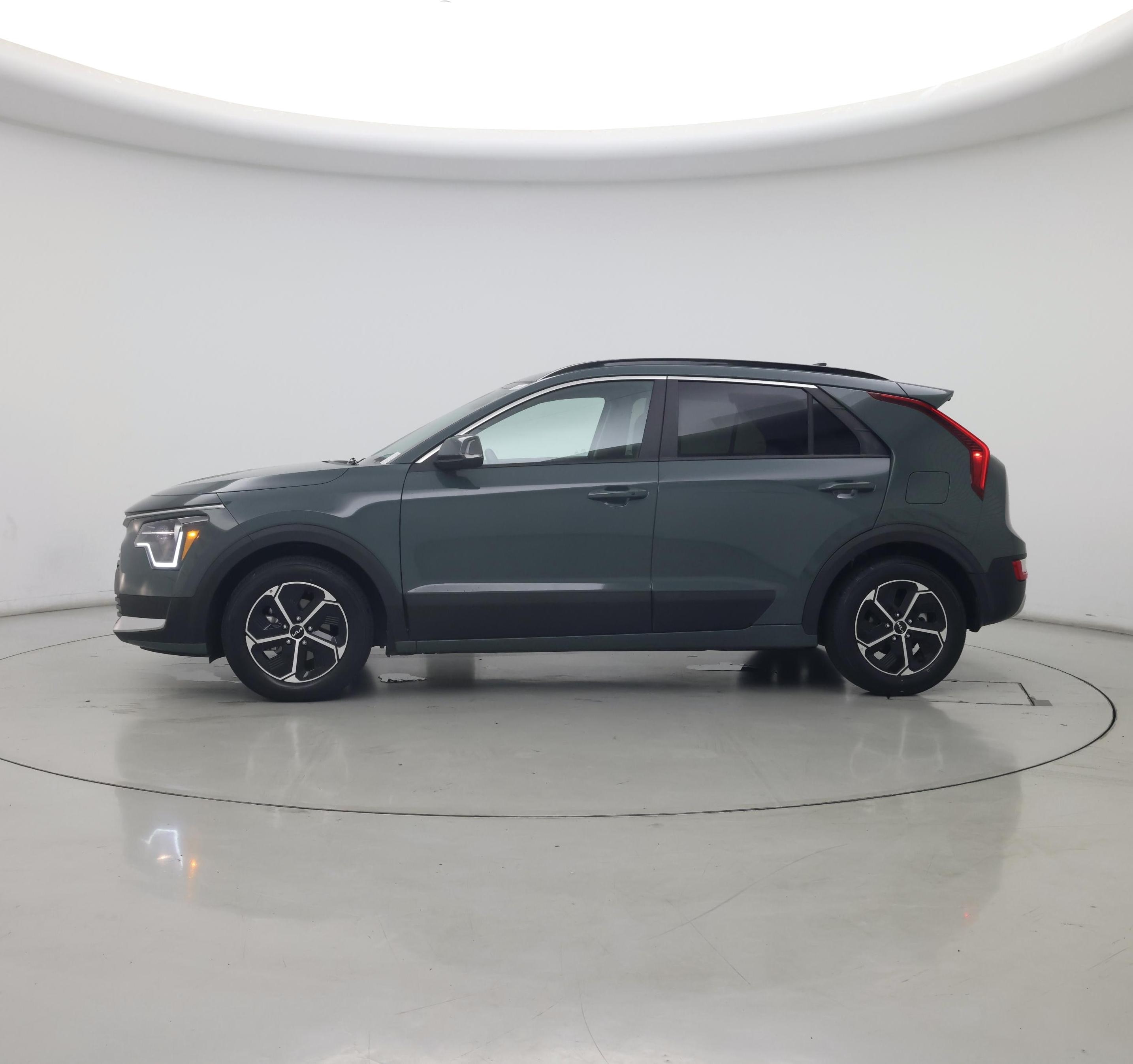 Thumbnail: 2023 Kia Niro - 3