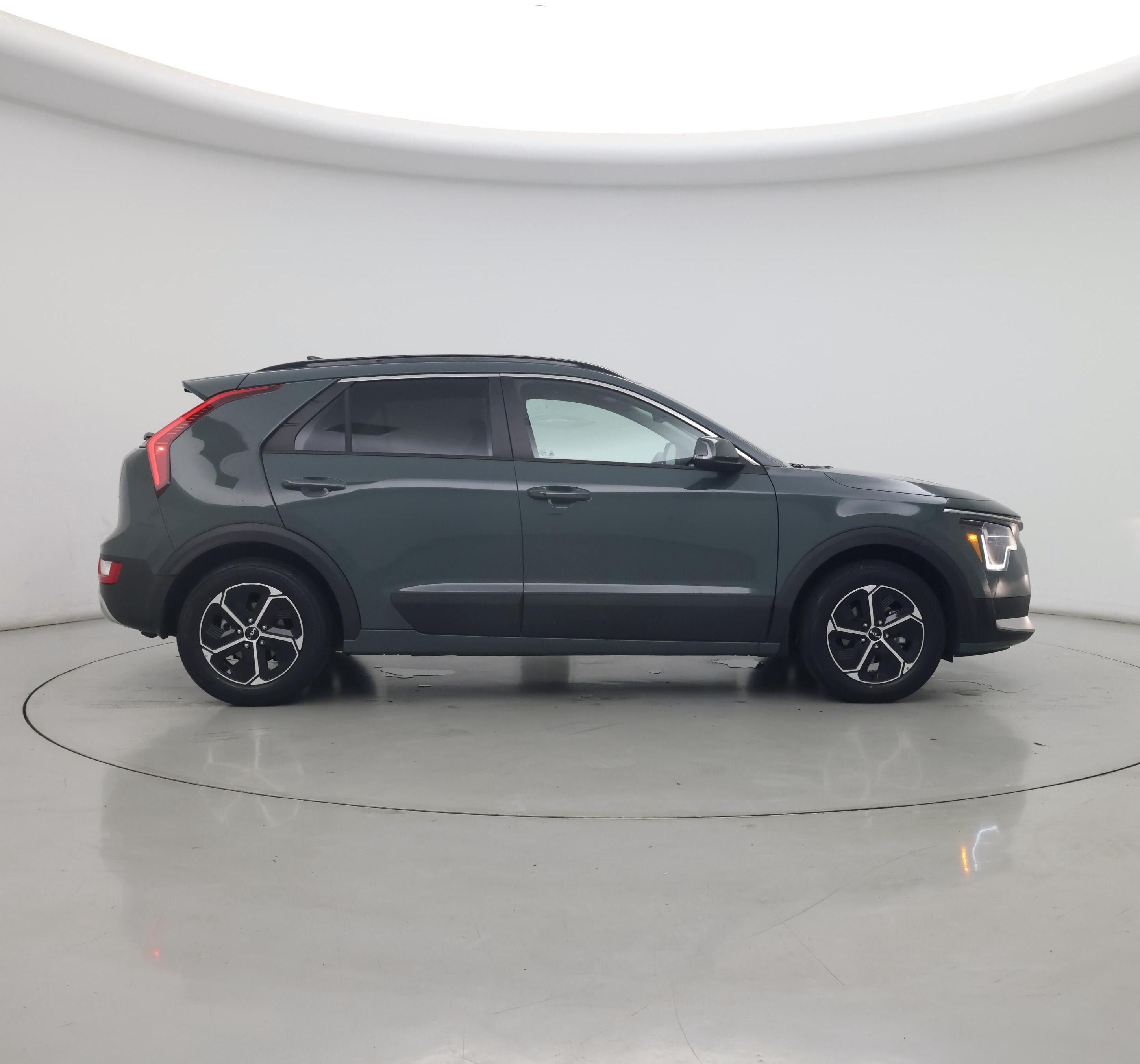 Thumbnail: 2023 Kia Niro - 7
