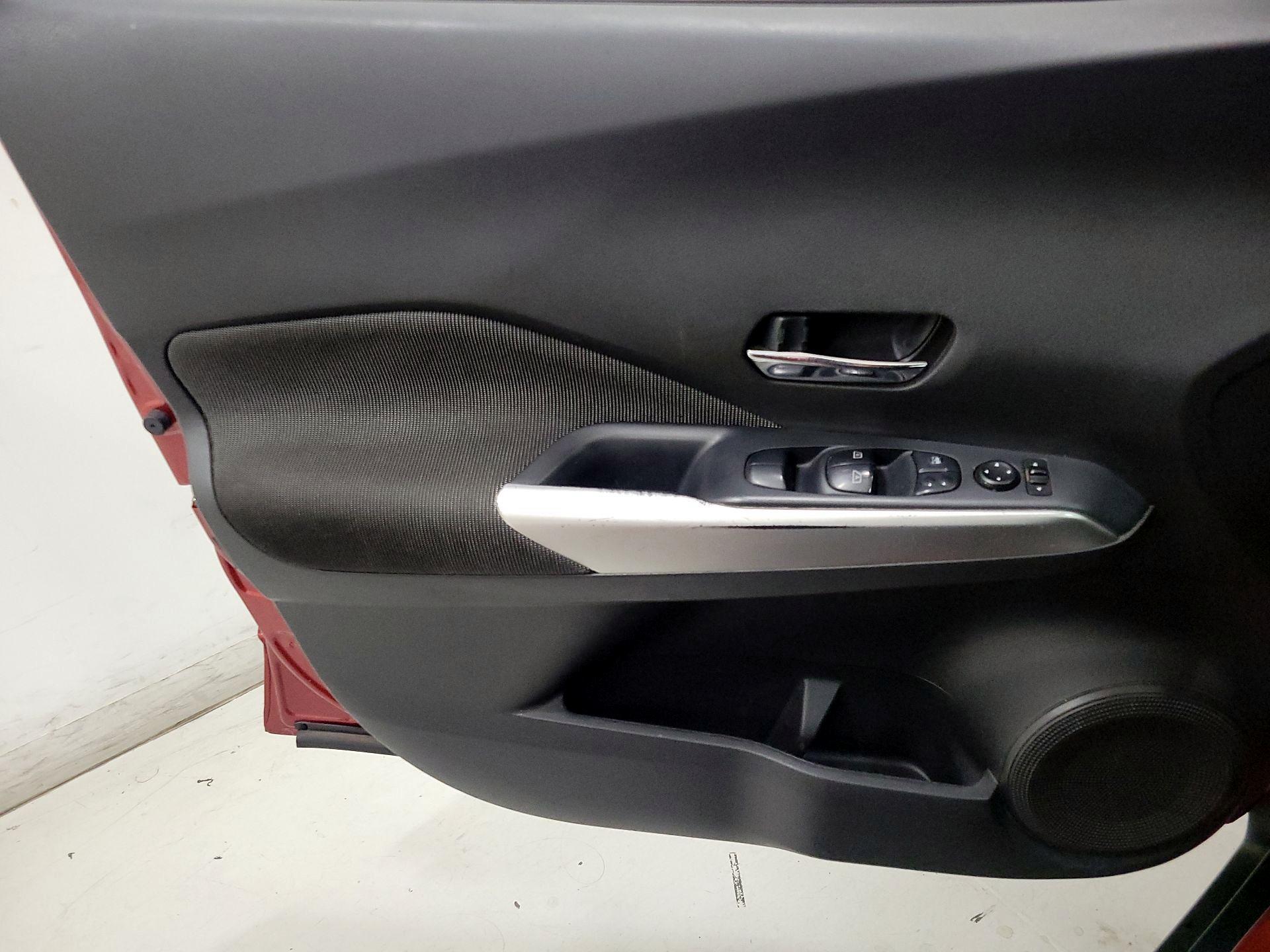 Thumbnail: 2018 Nissan Kicks - 12