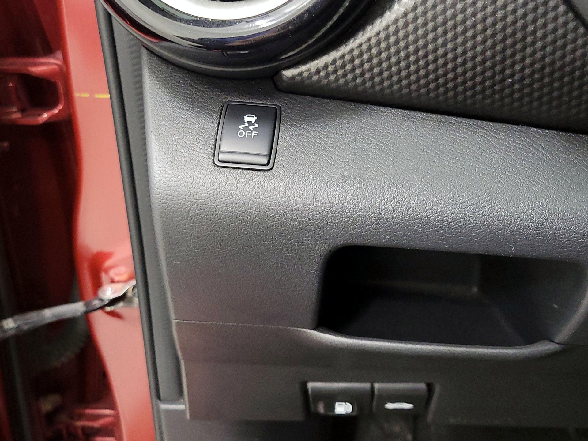 Thumbnail: 2018 Nissan Kicks - 13