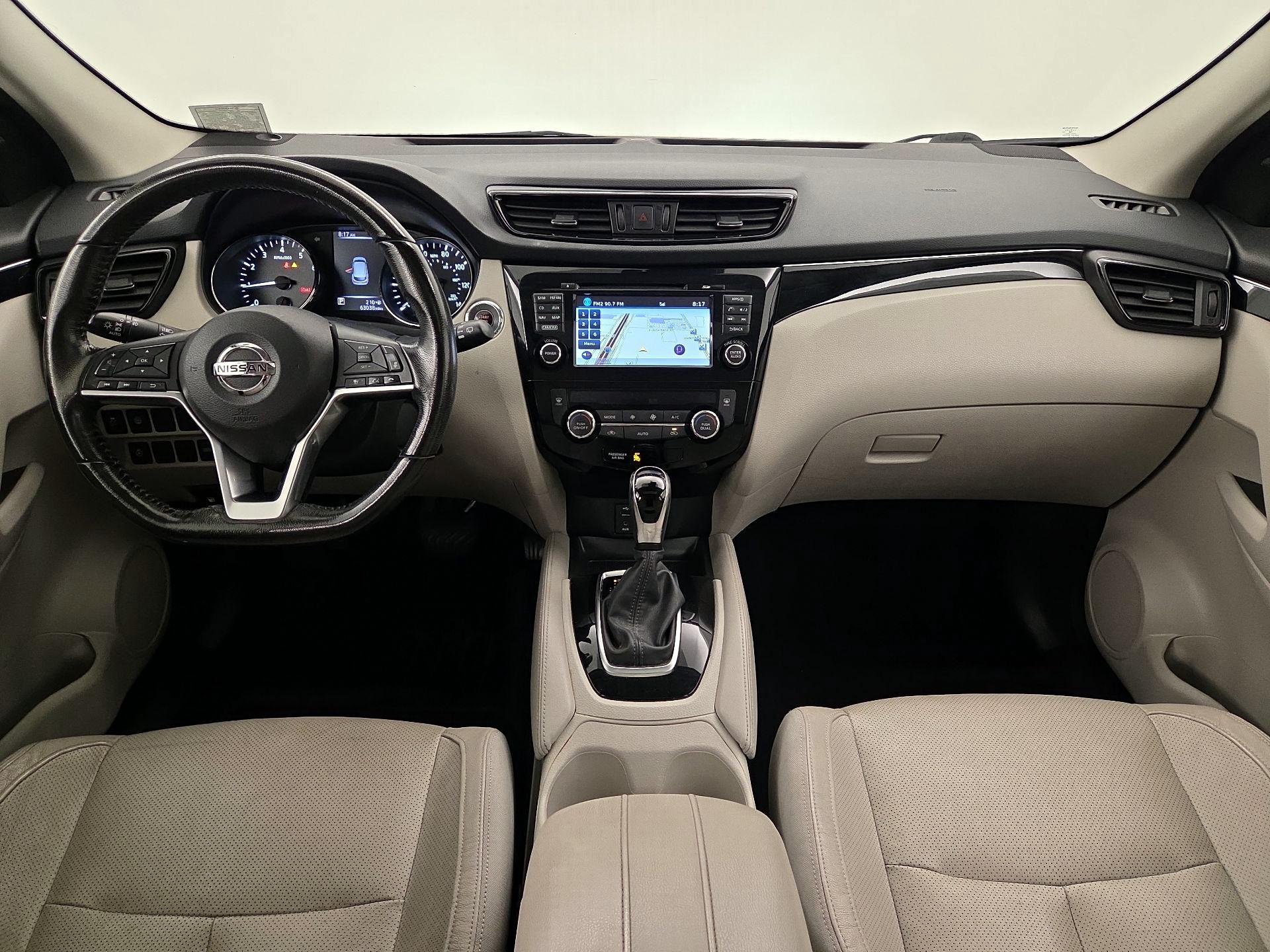 Thumbnail: 2017 Nissan Rogue Sport - 9