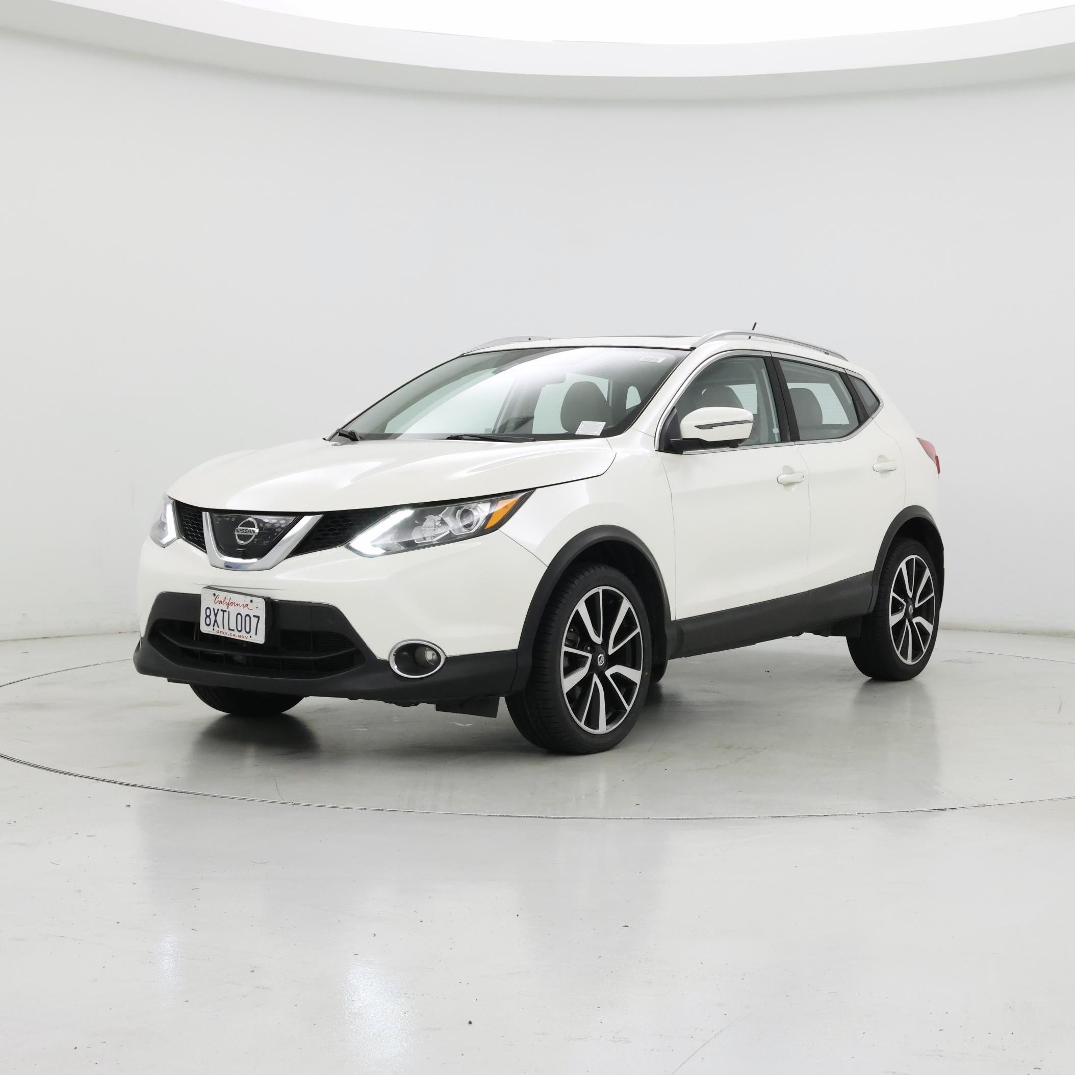 Thumbnail: 2017 Nissan Rogue Sport - 4