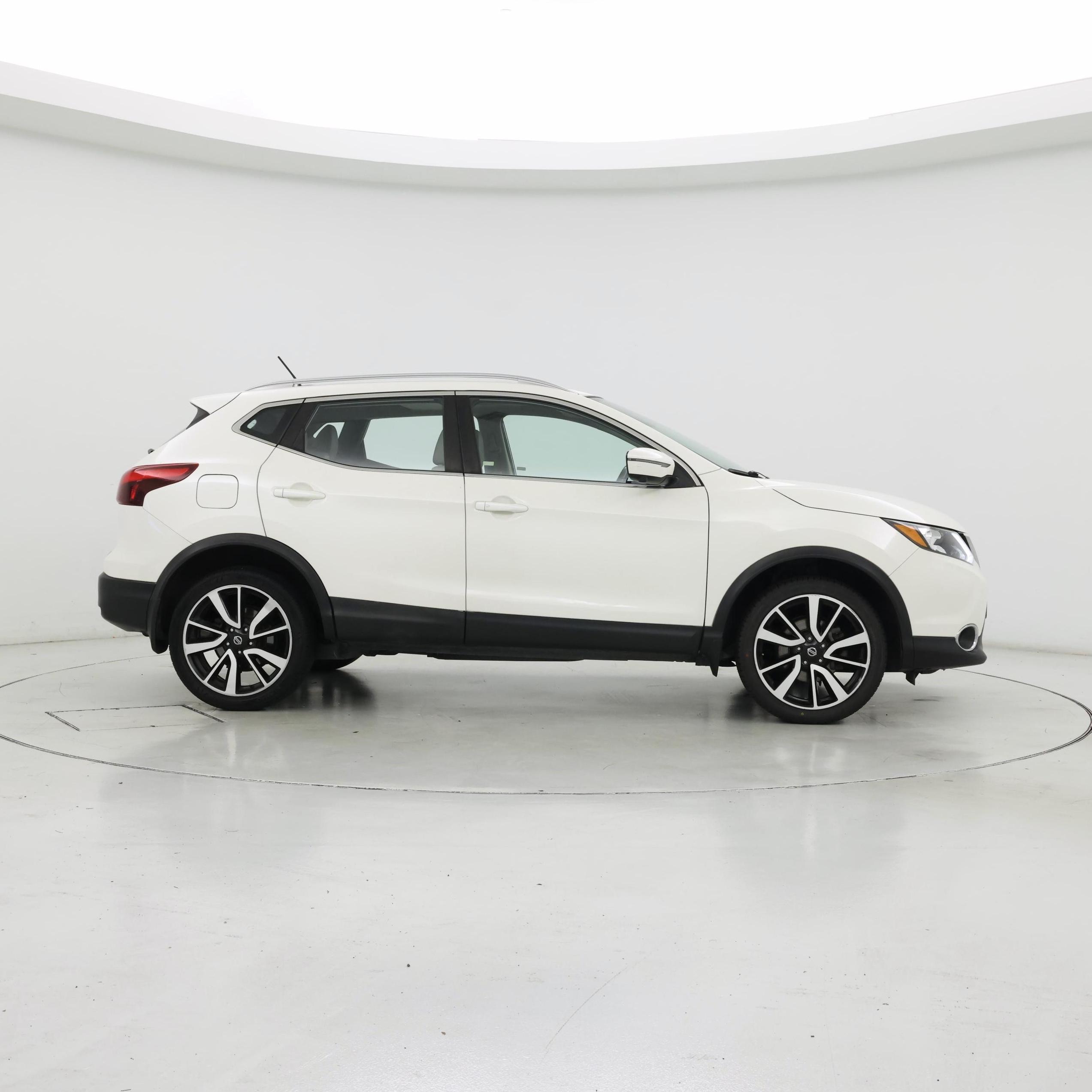 Thumbnail: 2017 Nissan Rogue Sport - 7