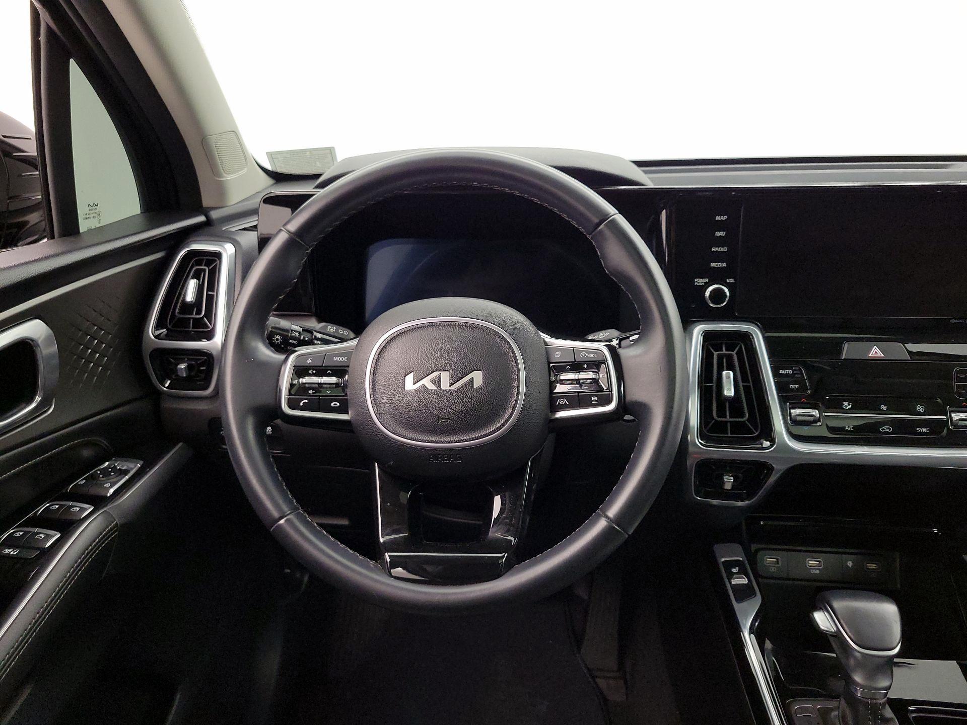 Thumbnail: 2023 Kia Sorento - 10