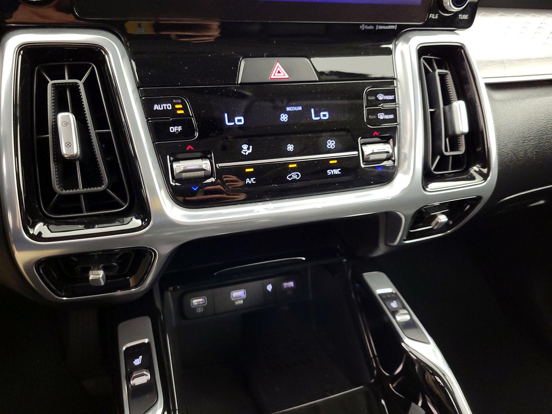 Thumbnail: 2023 Kia Sorento - 17