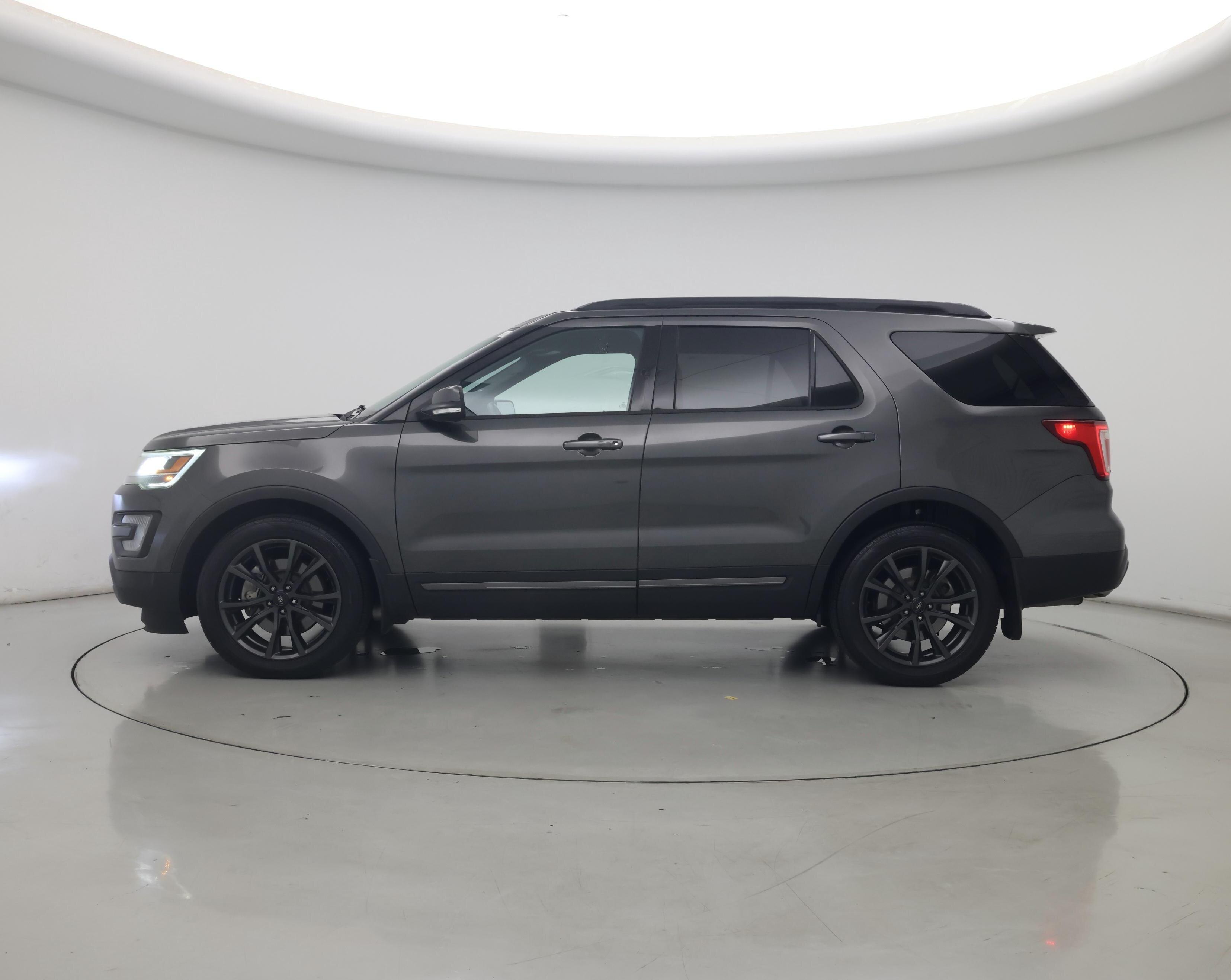 Thumbnail: 2017 Ford Explorer - 3