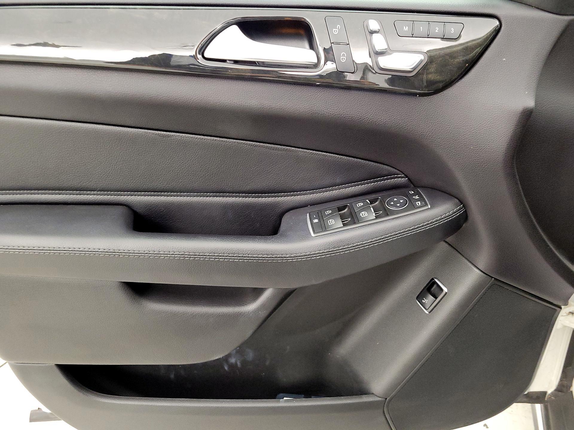 Thumbnail: 2017 Mercedes-Benz GLE - 12