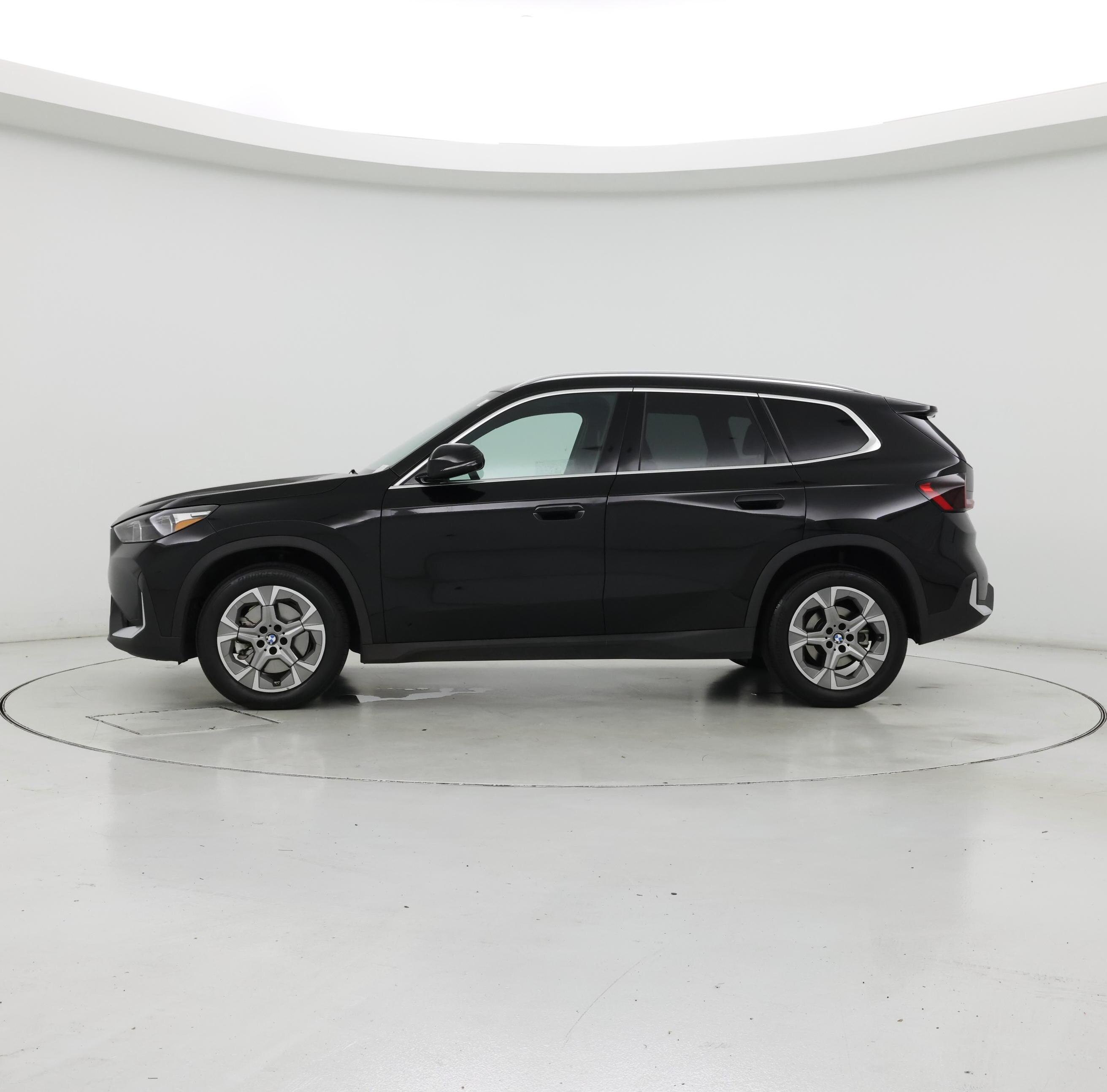 Thumbnail: 2023 BMW X1 - 3