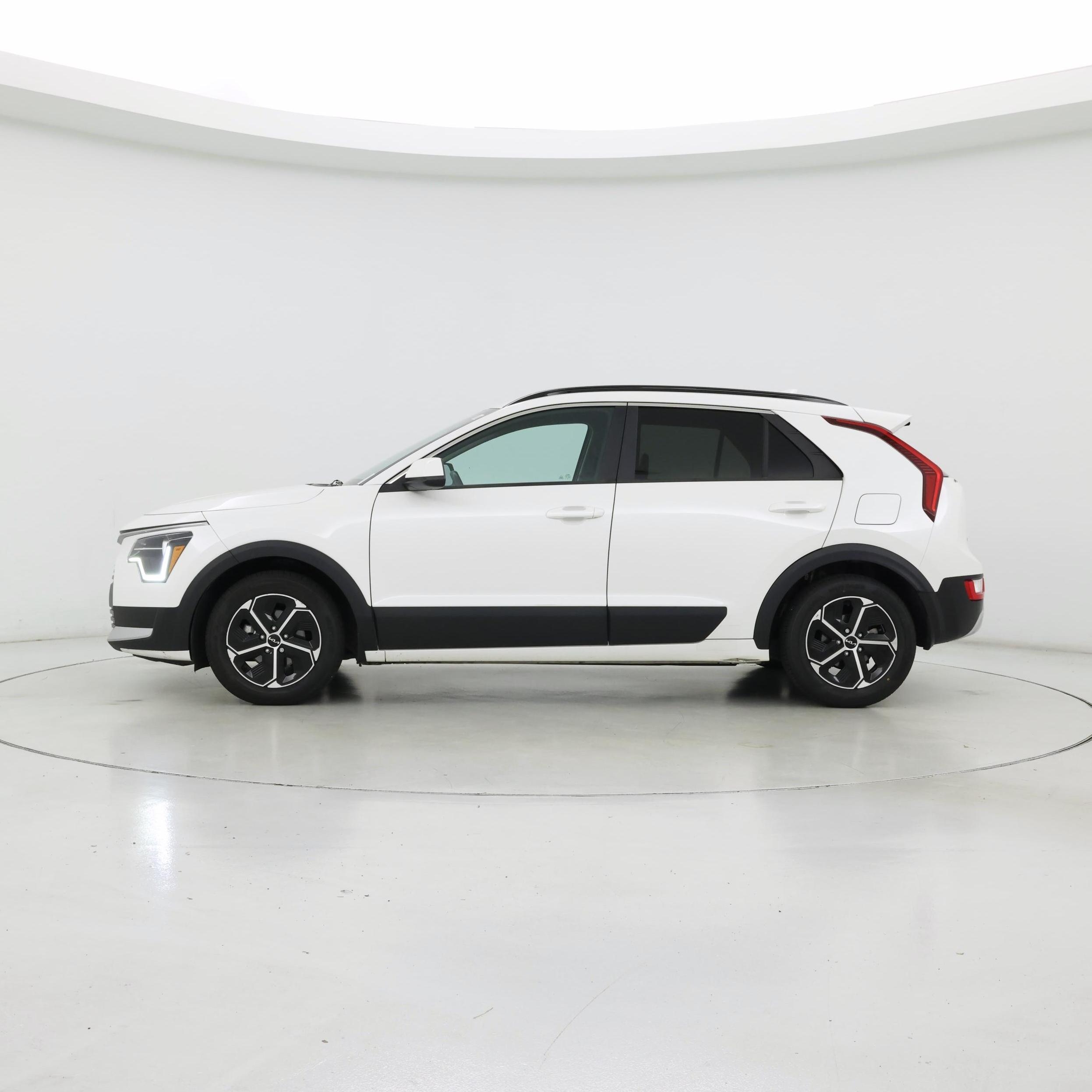 Thumbnail: 2024 Kia Niro - 3