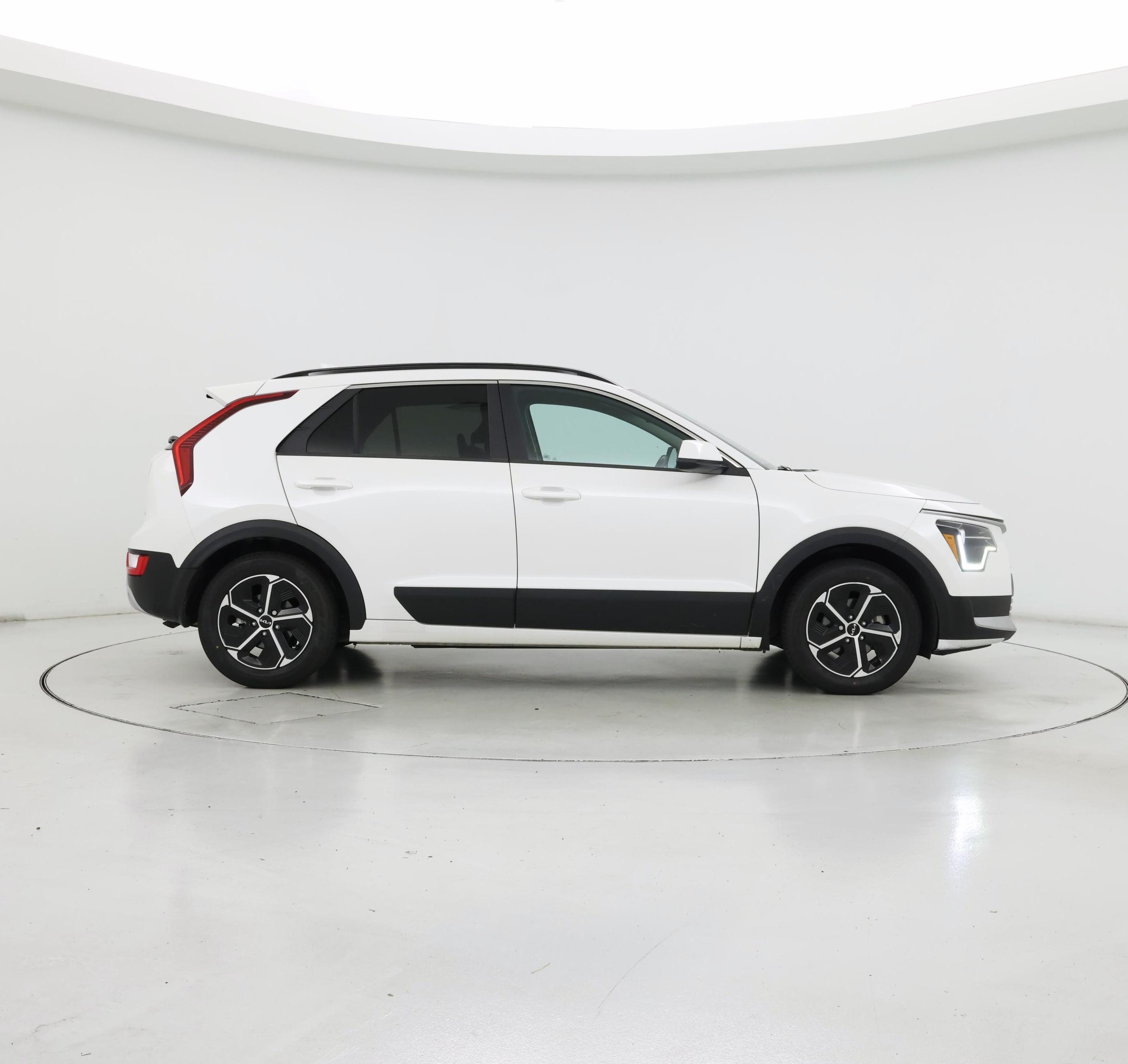 Thumbnail: 2024 Kia Niro - 7