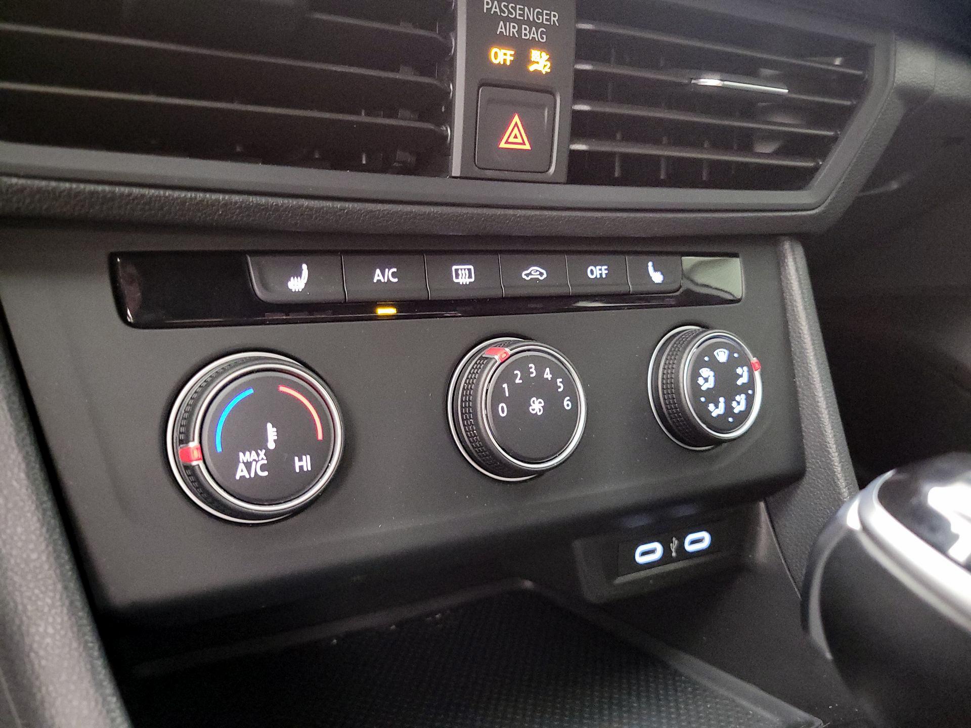 Thumbnail: 2024 Volkswagen Jetta - 16