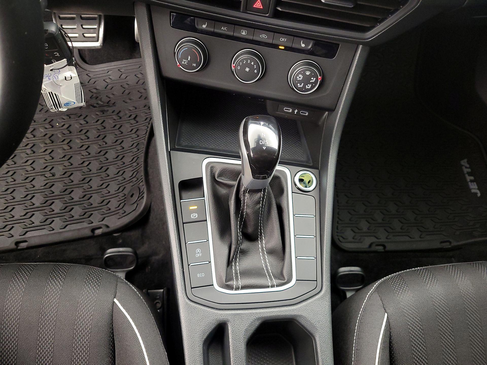 Thumbnail: 2024 Volkswagen Jetta - 17