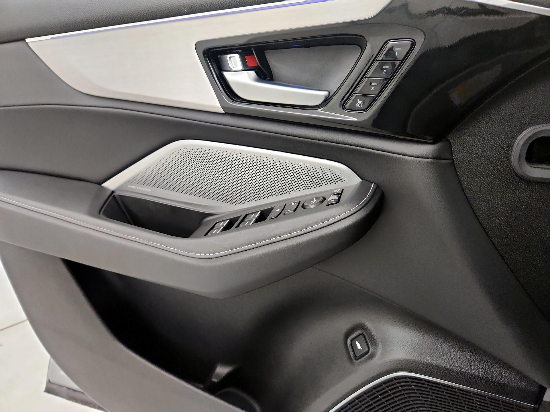 Thumbnail: 2025 Acura MDX - 12