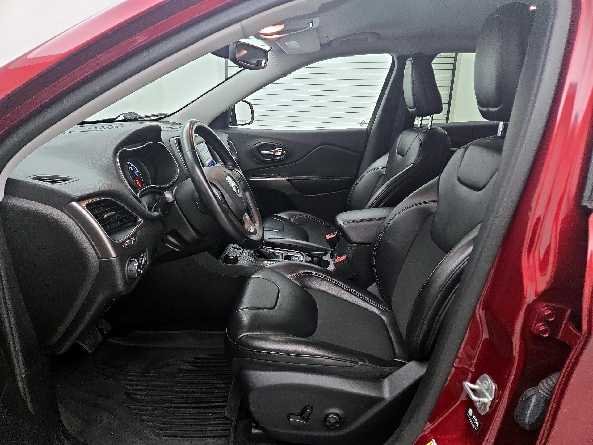 Thumbnail: 2021 Jeep Cherokee - 11