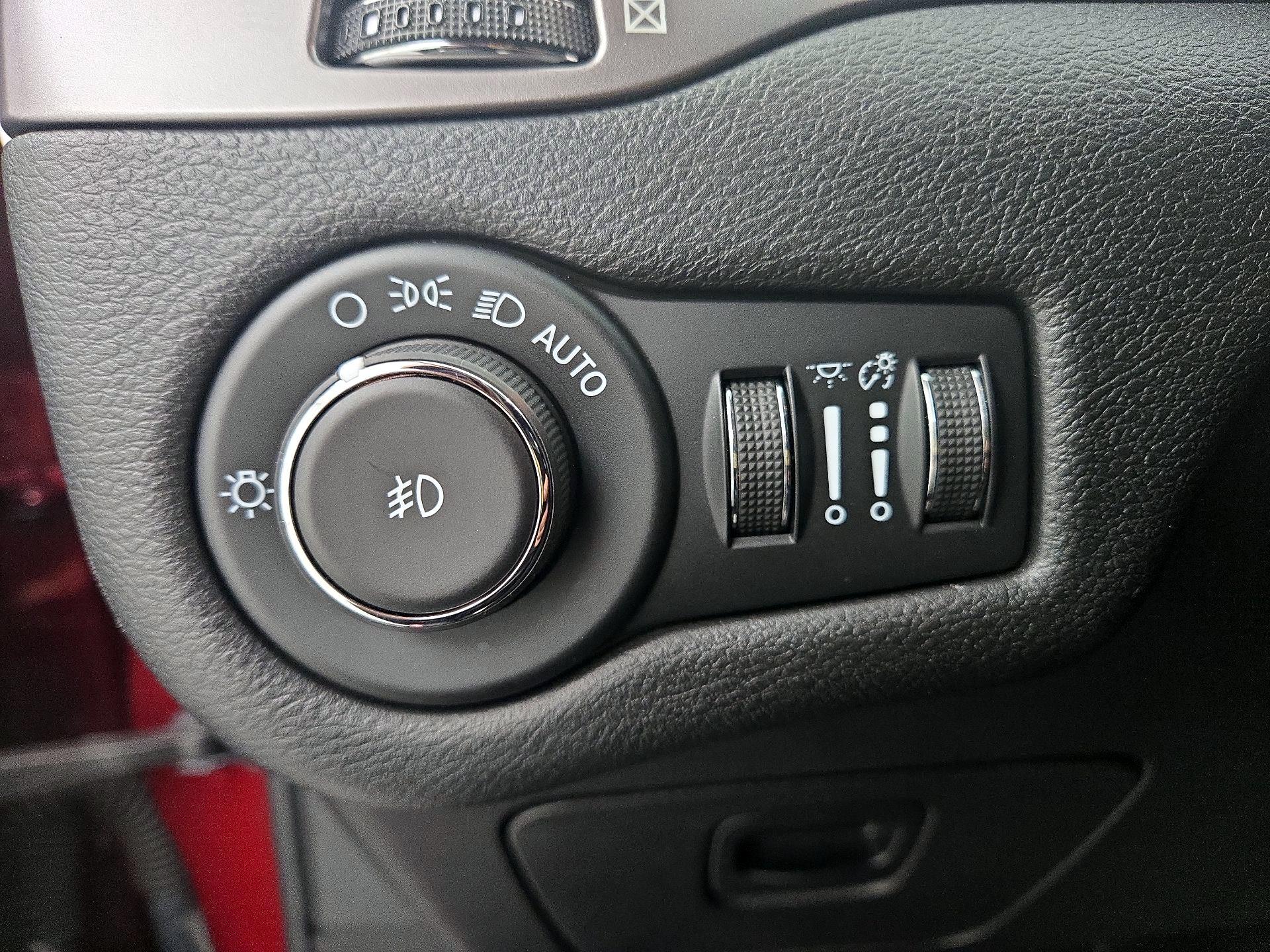 Thumbnail: 2021 Jeep Cherokee - 13