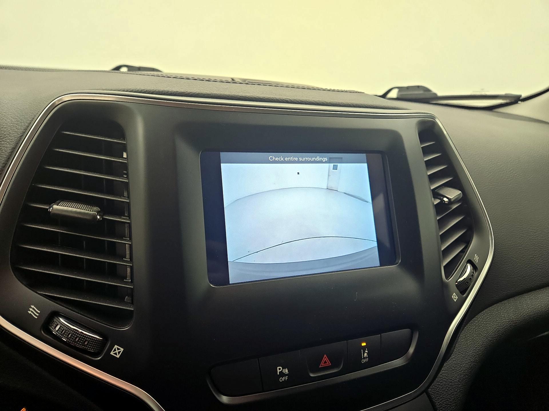 Thumbnail: 2021 Jeep Cherokee - 14
