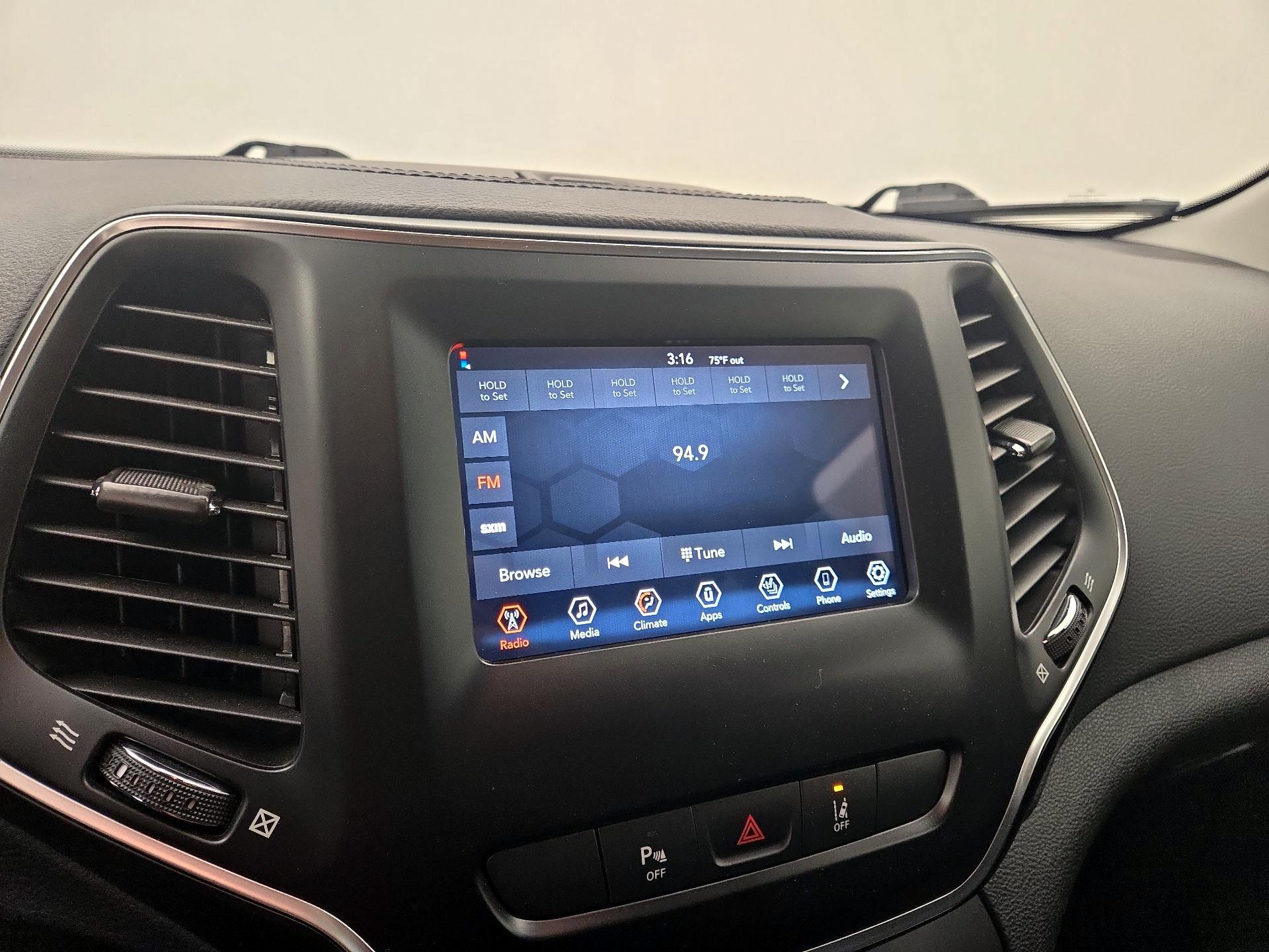 Thumbnail: 2021 Jeep Cherokee - 15
