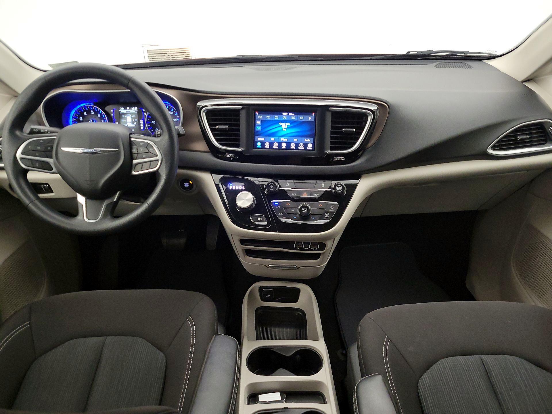 Thumbnail: 2021 Chrysler Voyager - 9