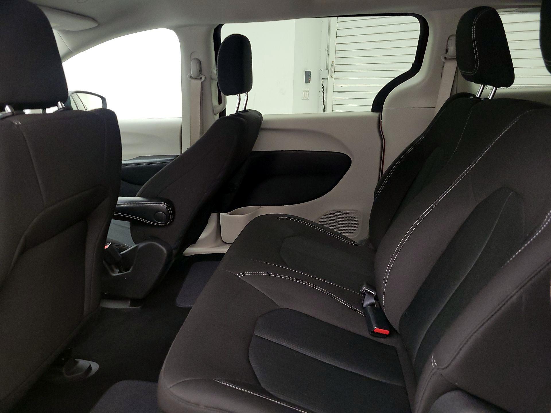 Thumbnail: 2021 Chrysler Voyager - 20