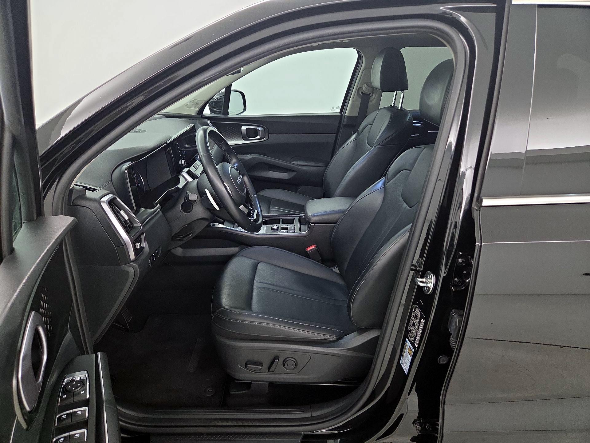 Thumbnail: 2023 Kia Sorento - 11