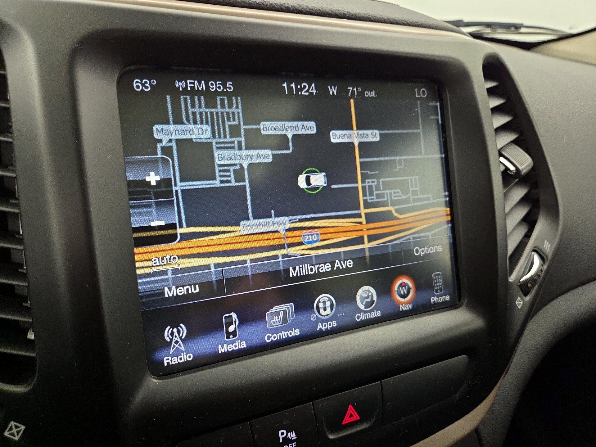 Thumbnail: 2017 Jeep Cherokee - 14