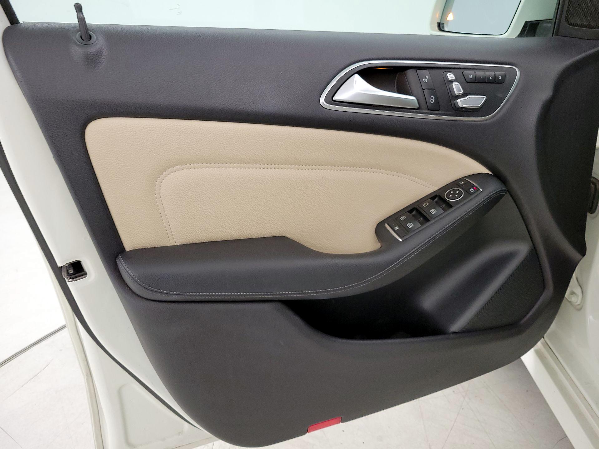 Thumbnail: 2017 Mercedes-Benz B-Class - 12